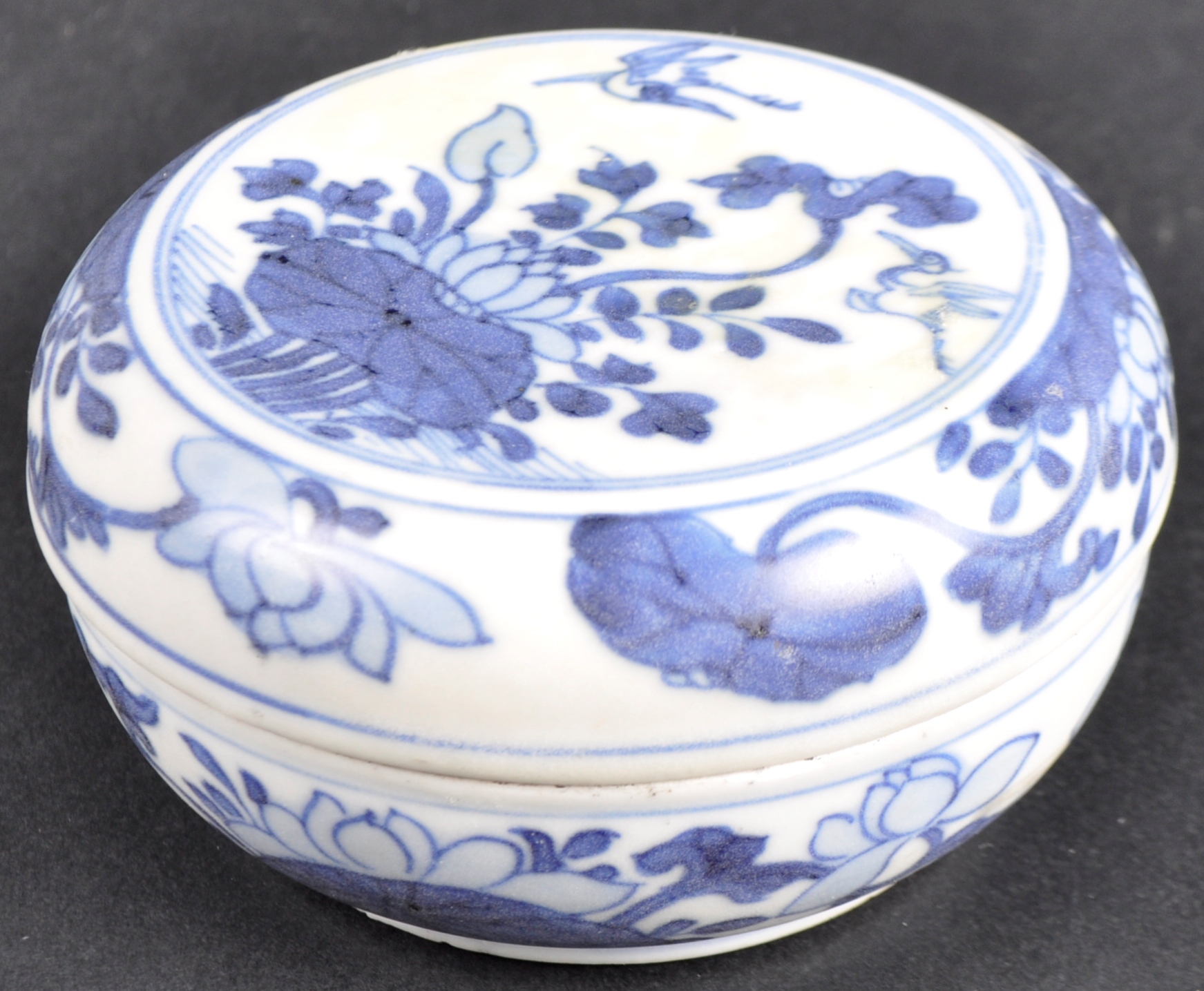 17TH CENTURY MING DYNASTY CHINESE PORCELAIN BOX & COVER - Image 2 of 5