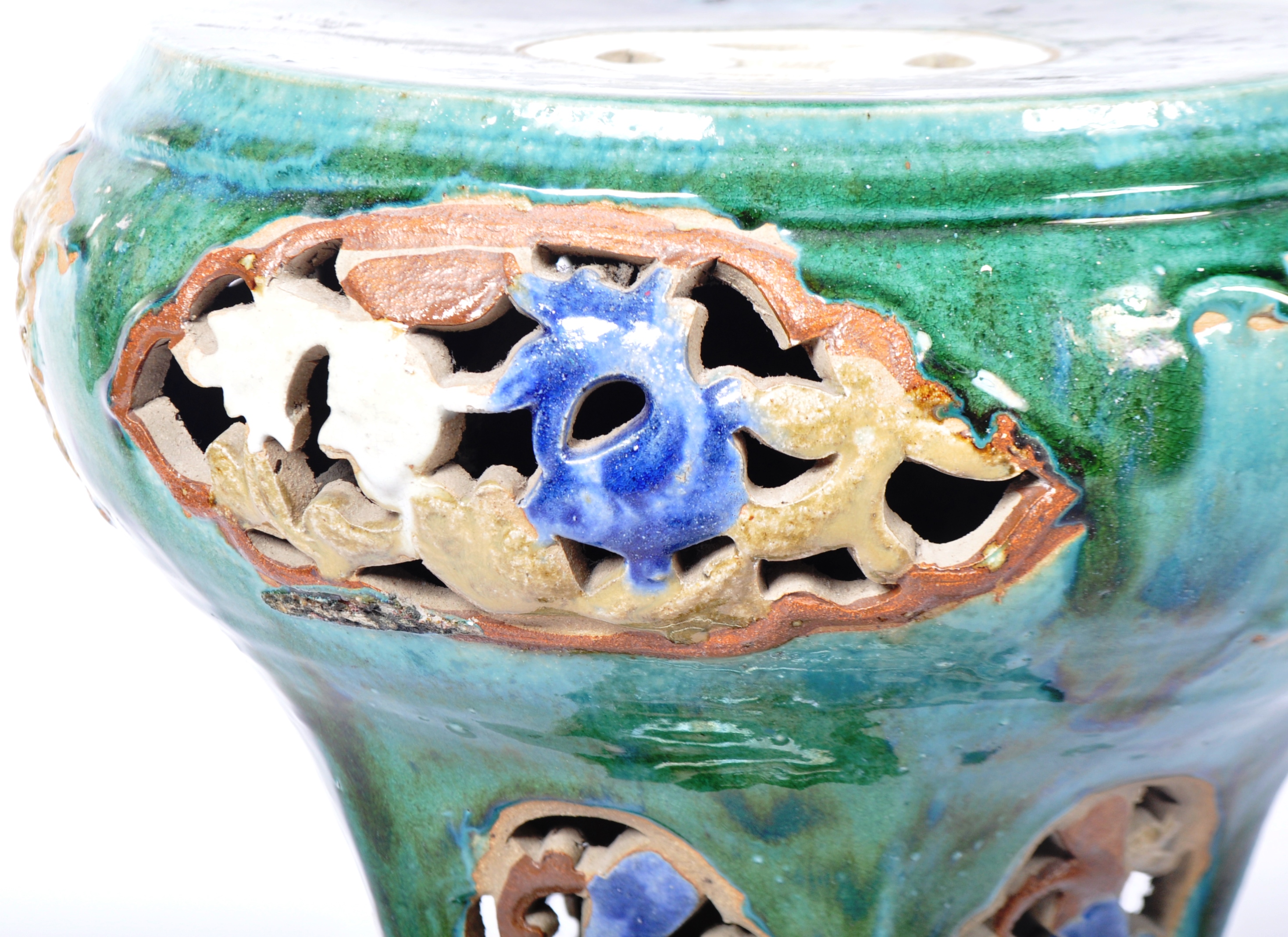 19TH CENTURY CHINESE SANCAI GLAZED PEDESTAL - Image 3 of 9