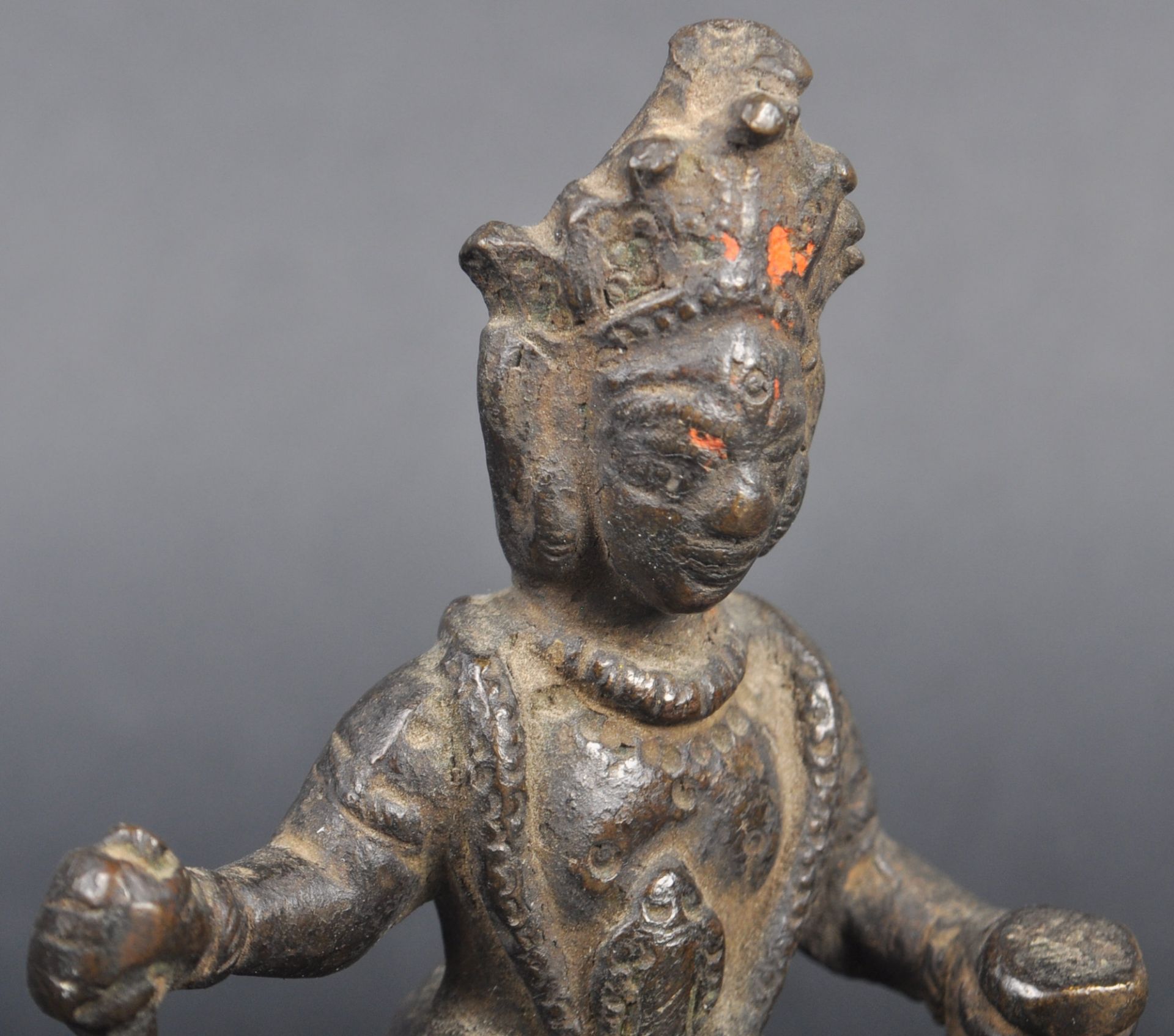 19TH CENTURY SOUTHERN HINDU BRONZE FIGURINE - Image 3 of 6