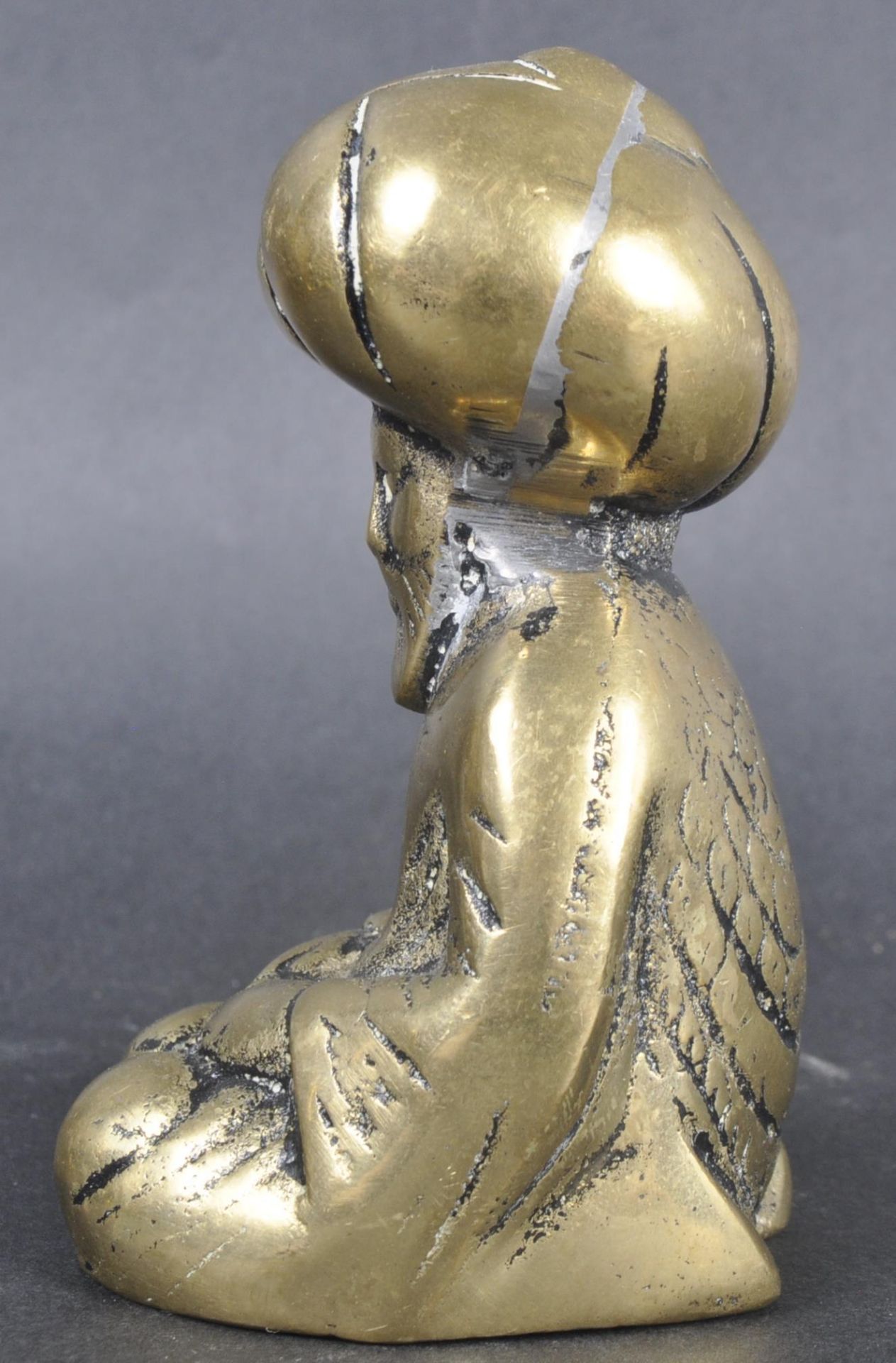 EARLY 20TH CENTURY INDIAN BRASS SAGE FIGURINE - Image 4 of 7