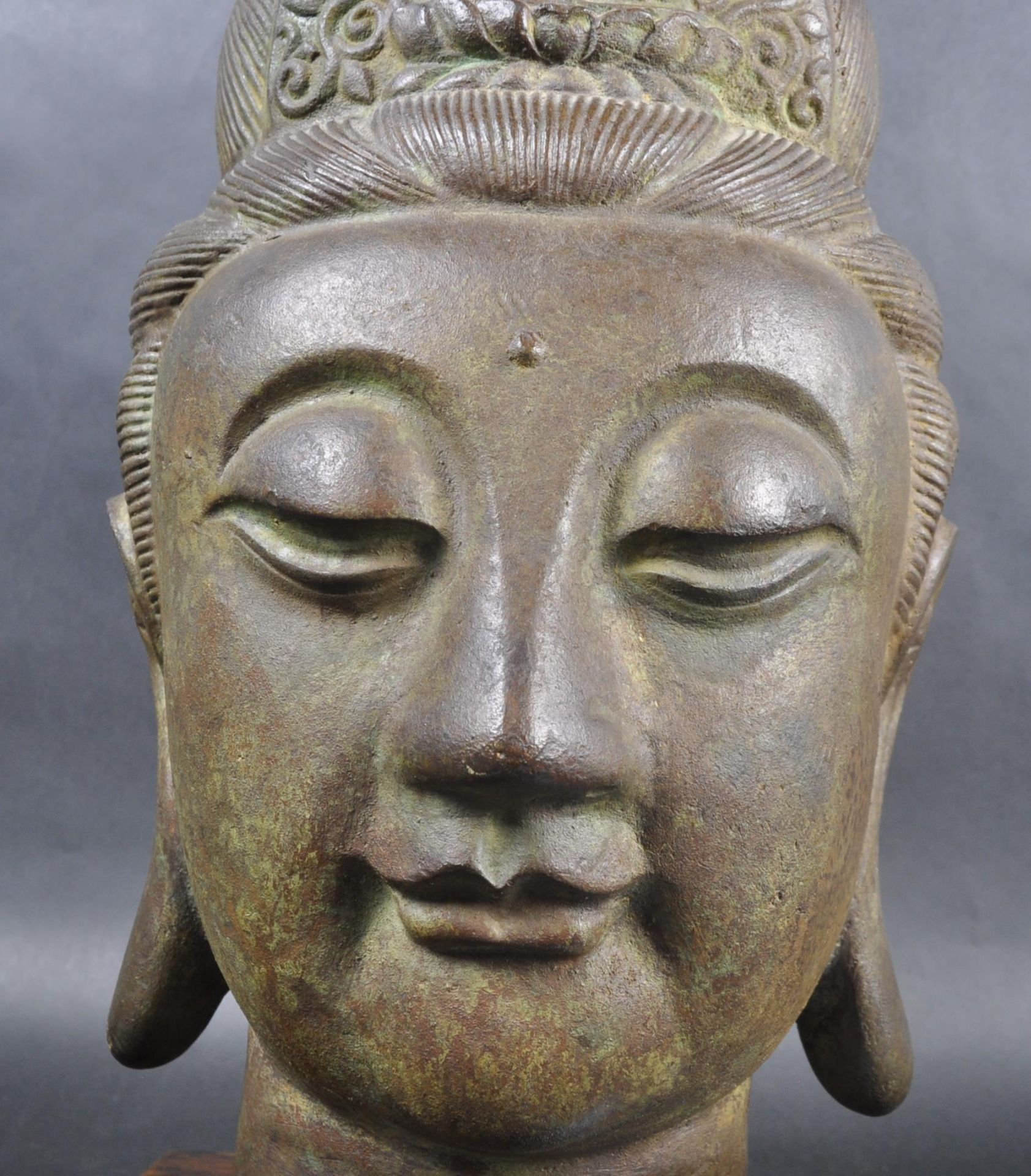 LARGE 19TH CENTURY CHINESE BRONZE GUANYIN BUST - Image 7 of 11