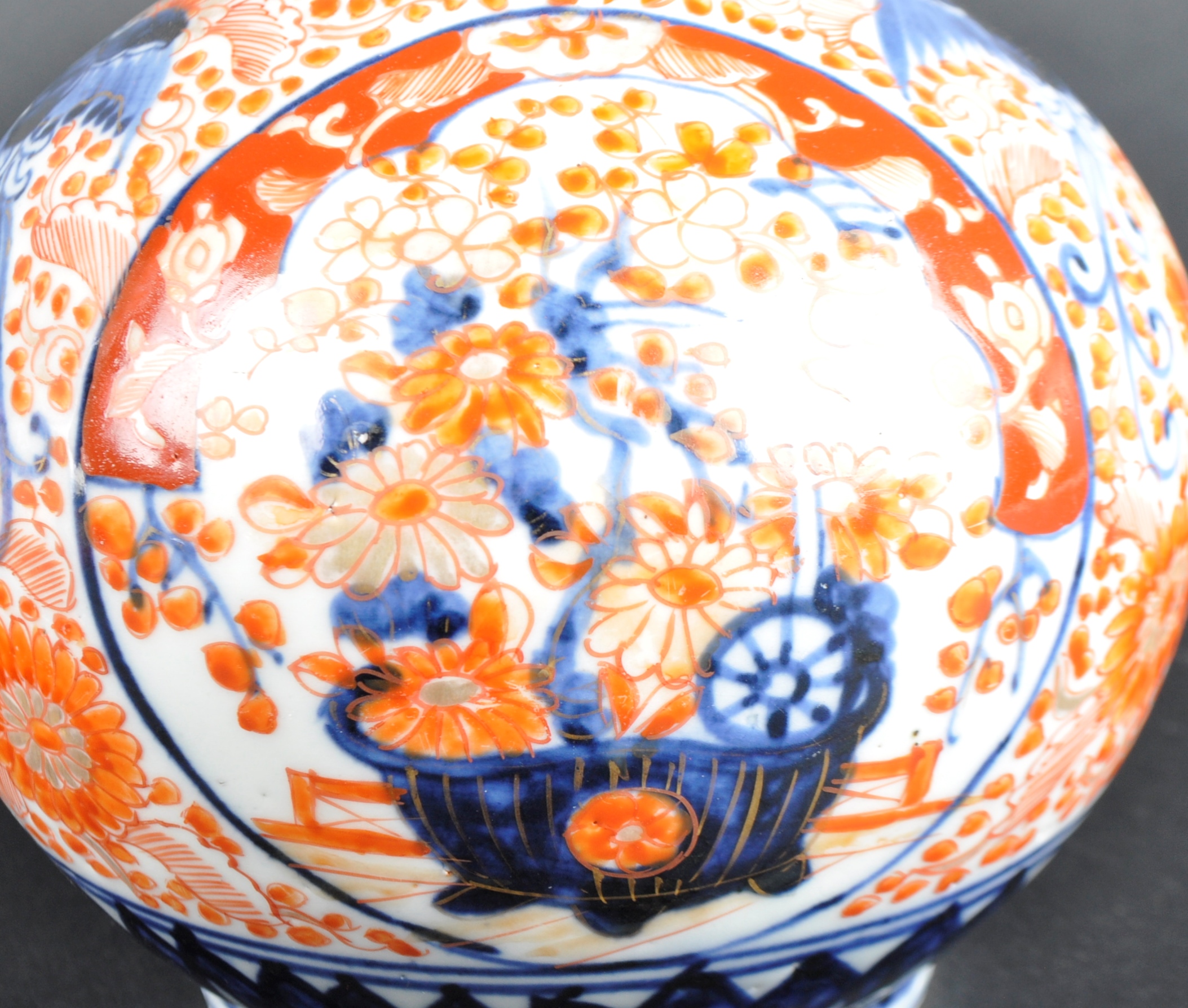 PAIR OF 19TH CENTURY JAPANESE MEIJI IMARI BOTTLE VASES - Image 6 of 8