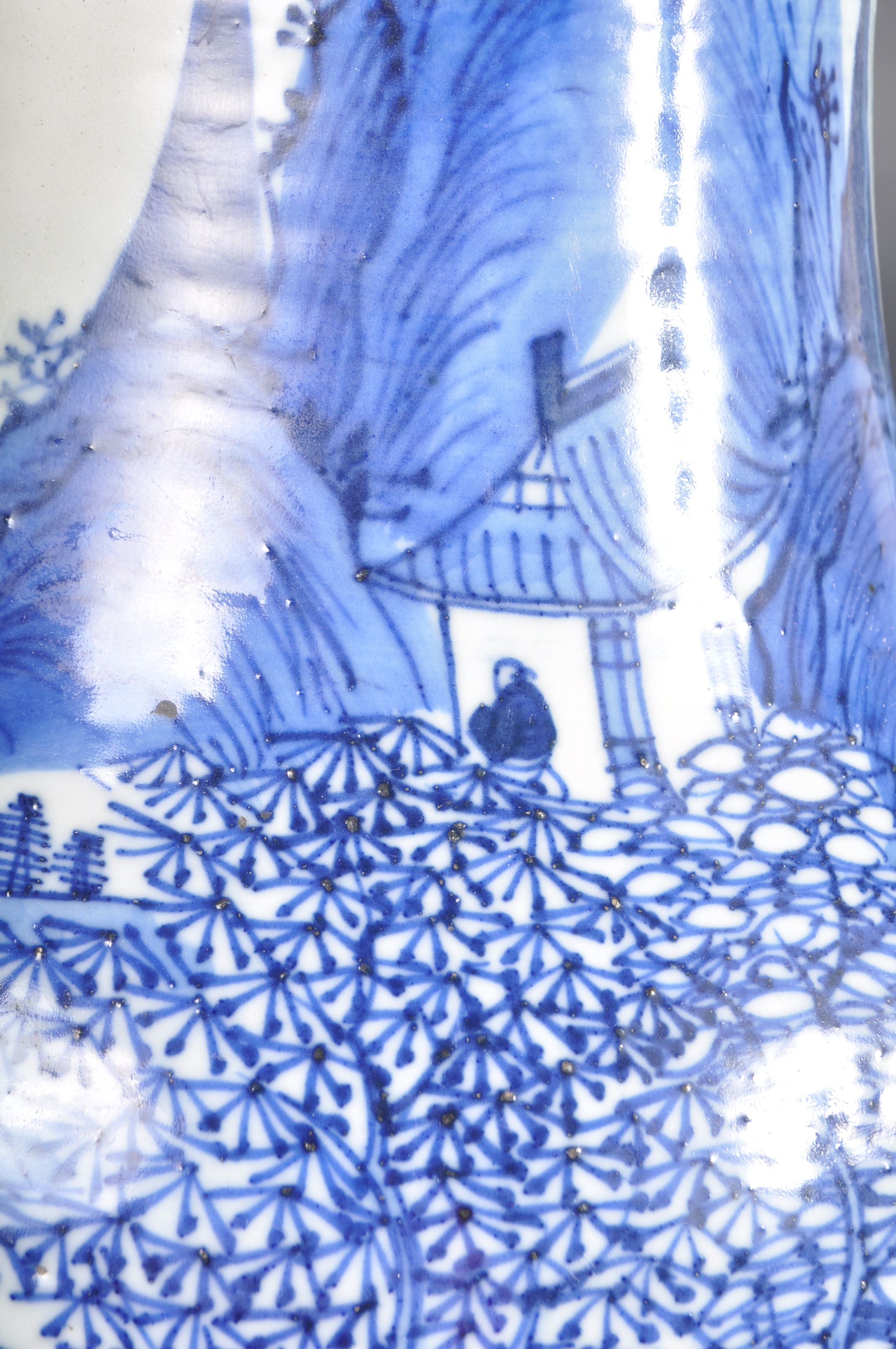 LARGE 19TH CENTURY CHINESE QING DYNASTY BLUE AND WHITE VASE - Image 4 of 12