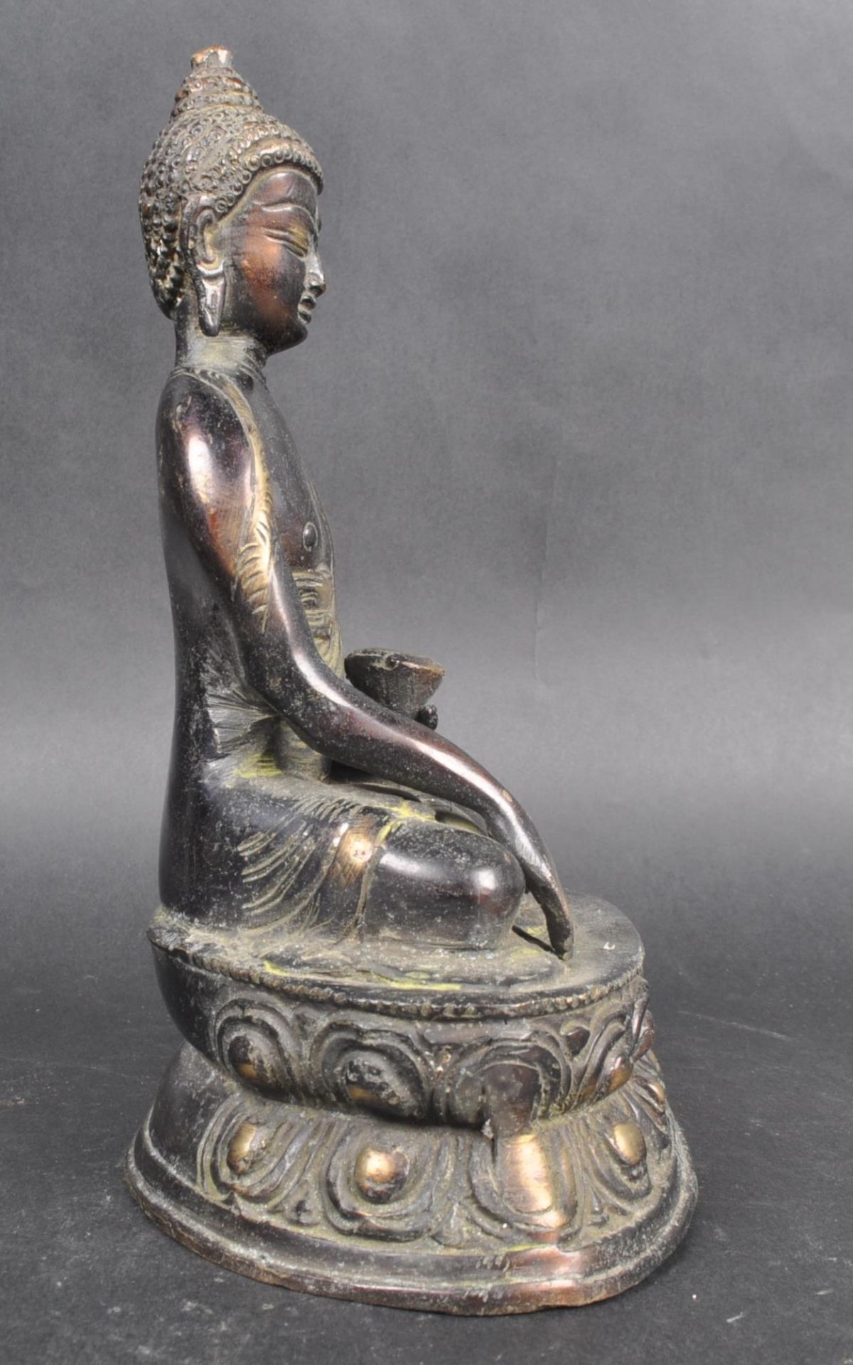 18TH CENTURY CHINESE BRONZE DOUBLE LOTUS BUDDHA - Image 2 of 7