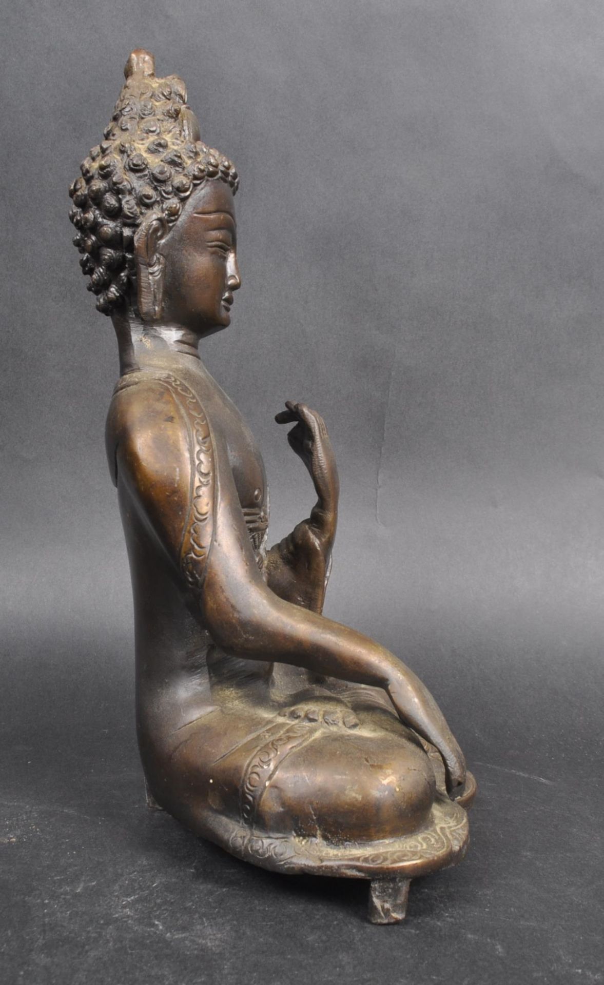 19TH CENTURY CHINESE BRONZE BUDDHA - Image 2 of 8