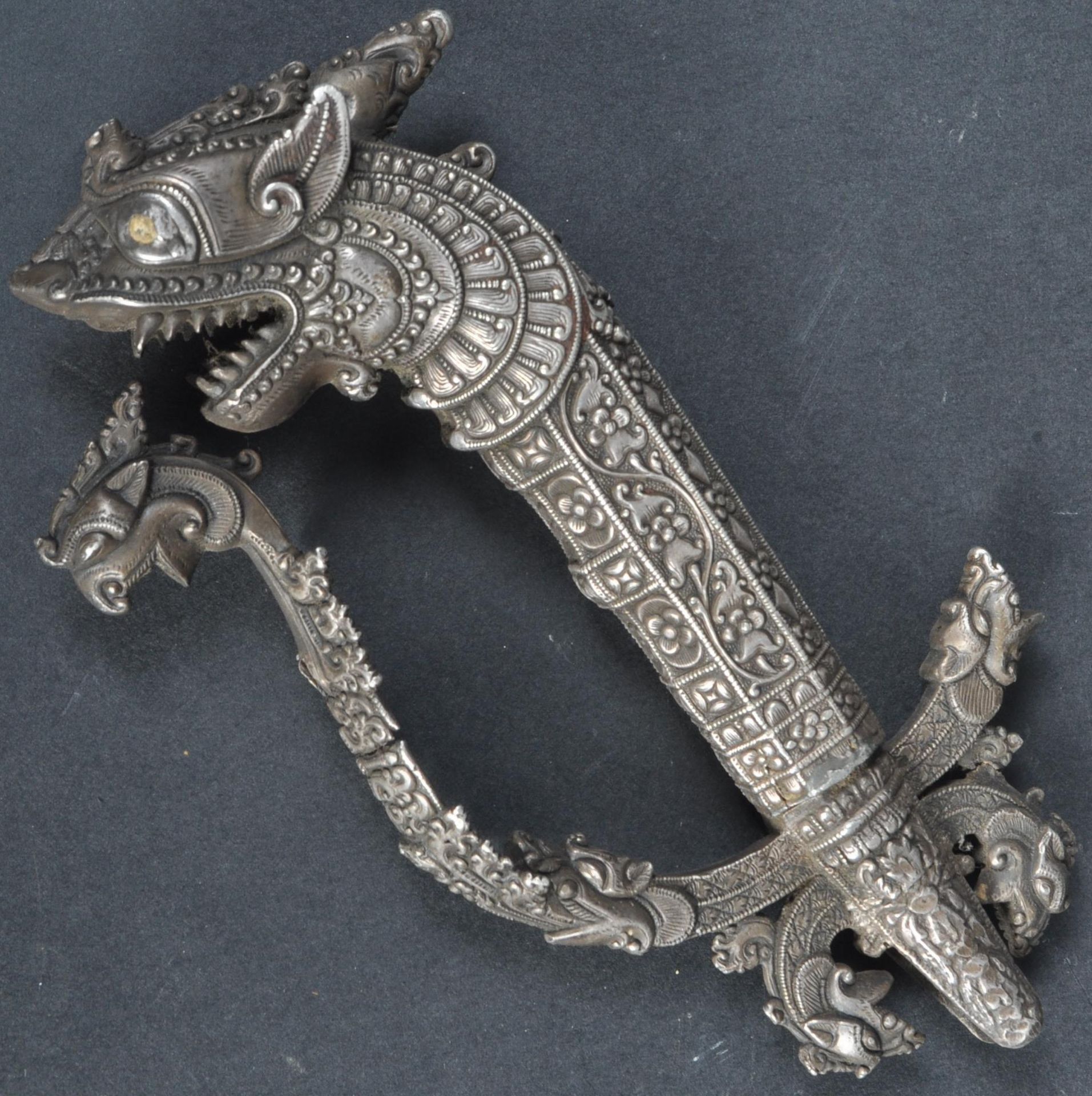 18TH CENTURY SINHALESE KASTANE SWORD HILT