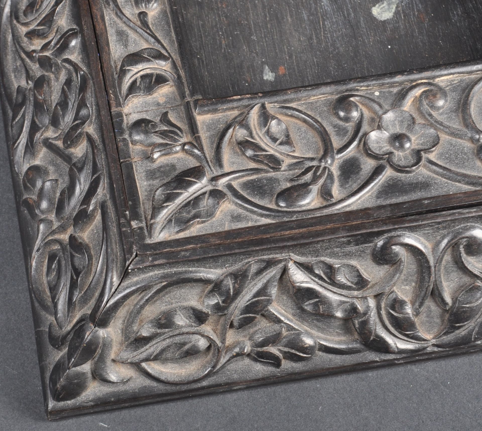 19TH CENTURY CHINESE CARVED WOOD BOX / FRAME - Image 2 of 8