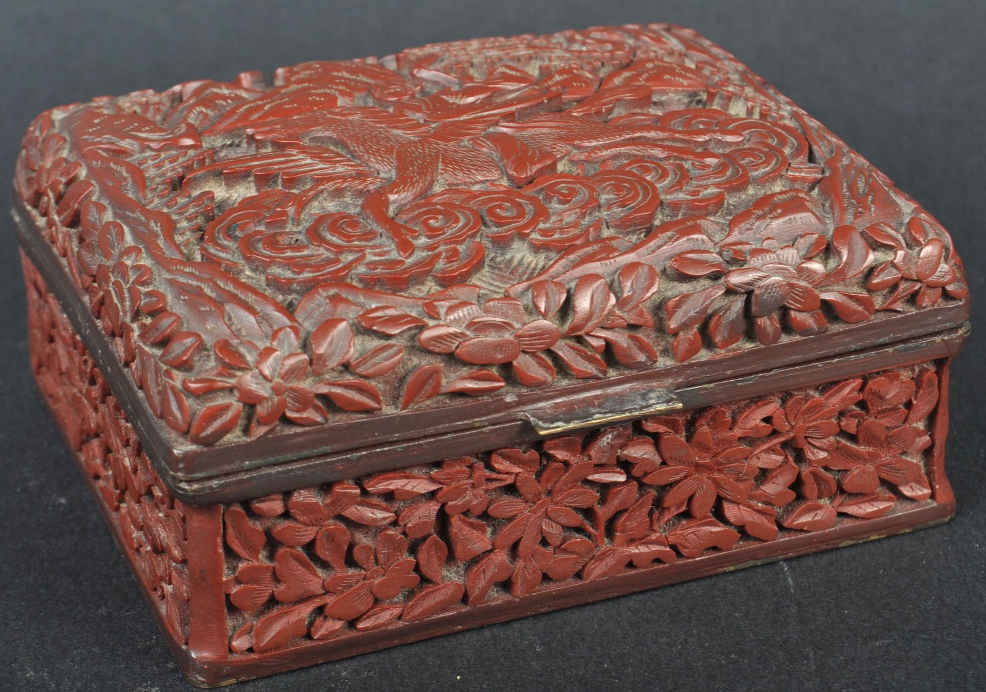 EARLY 20TH CENTURY CHINESE QIANLONG CINNABAR BOX - Image 2 of 6