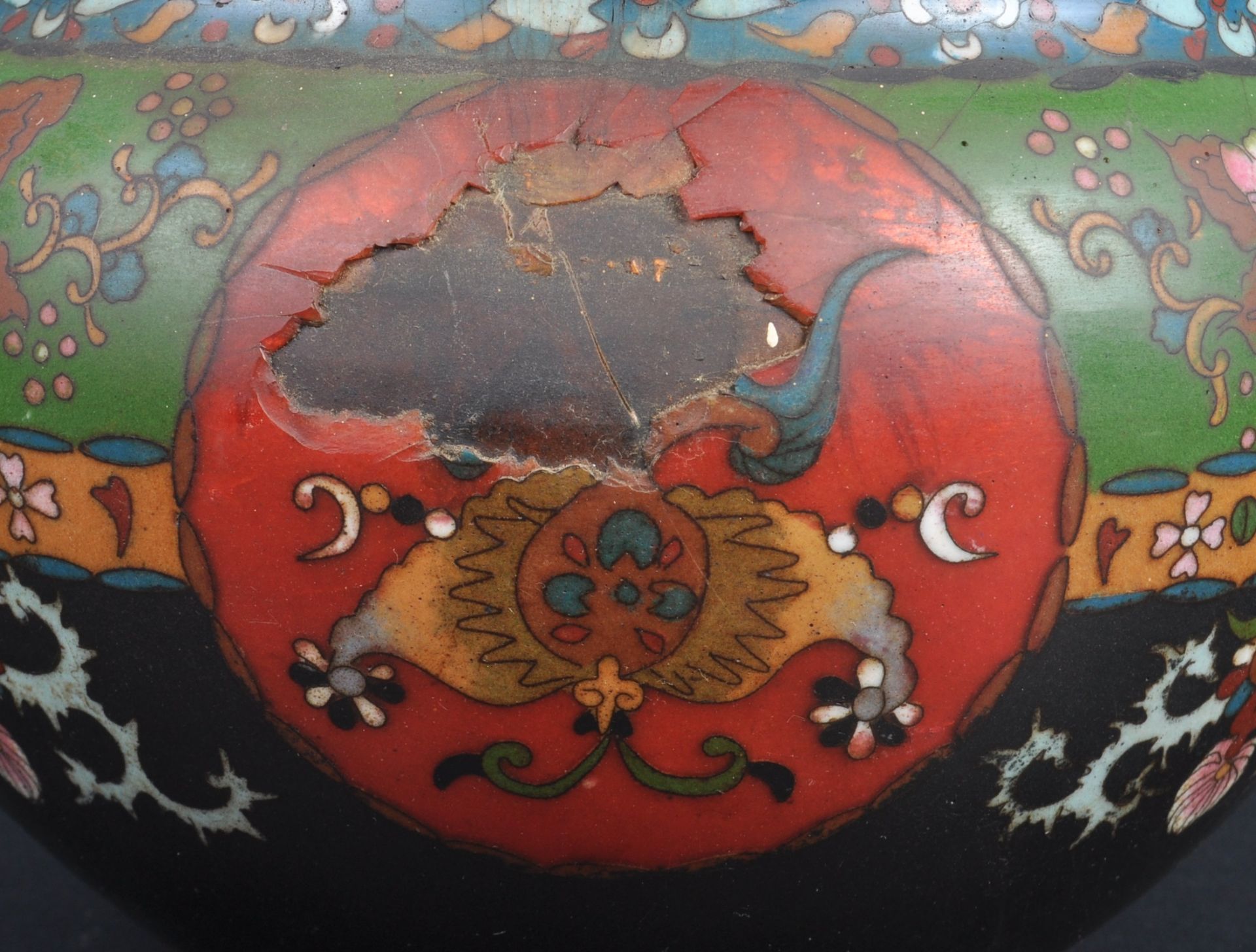 19TH CENTURY CHINESE CLOISONNE BOWL / JARDINIERE - Image 5 of 8