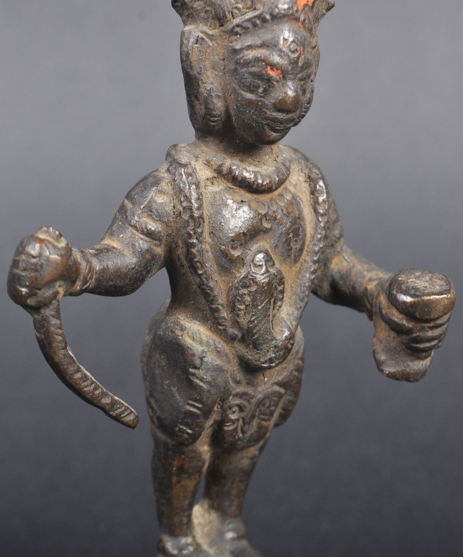 19TH CENTURY SOUTHERN HINDU BRONZE FIGURINE - Image 4 of 6