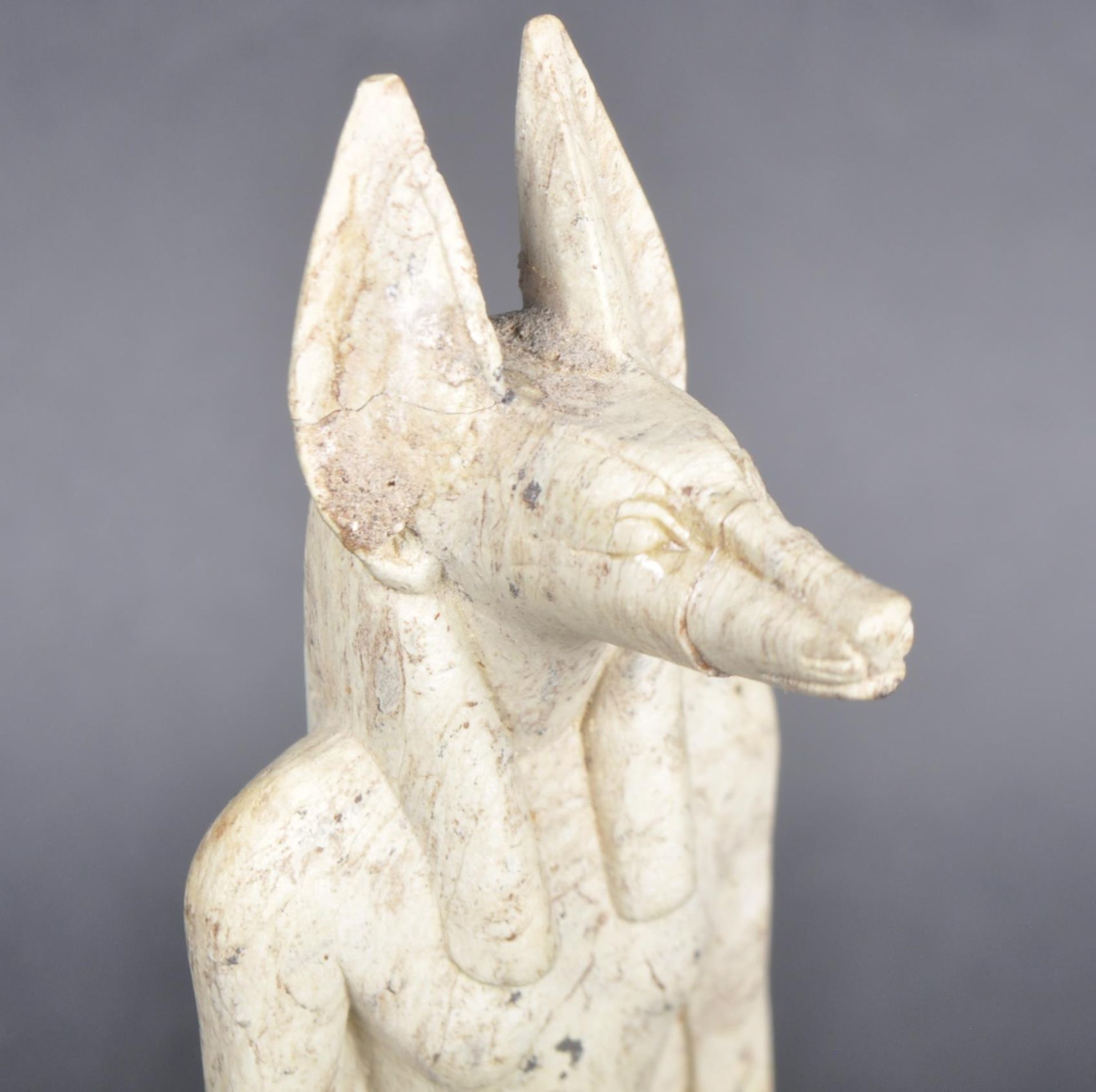 19TH CENTURY EGYPTIAN FIGURE OF ANUBIS - Bild 5 aus 7