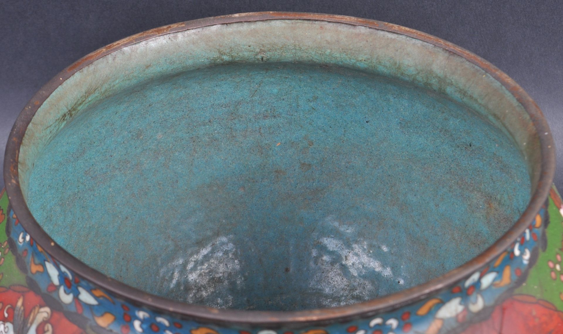 19TH CENTURY CHINESE CLOISONNE BOWL / JARDINIERE - Image 3 of 8