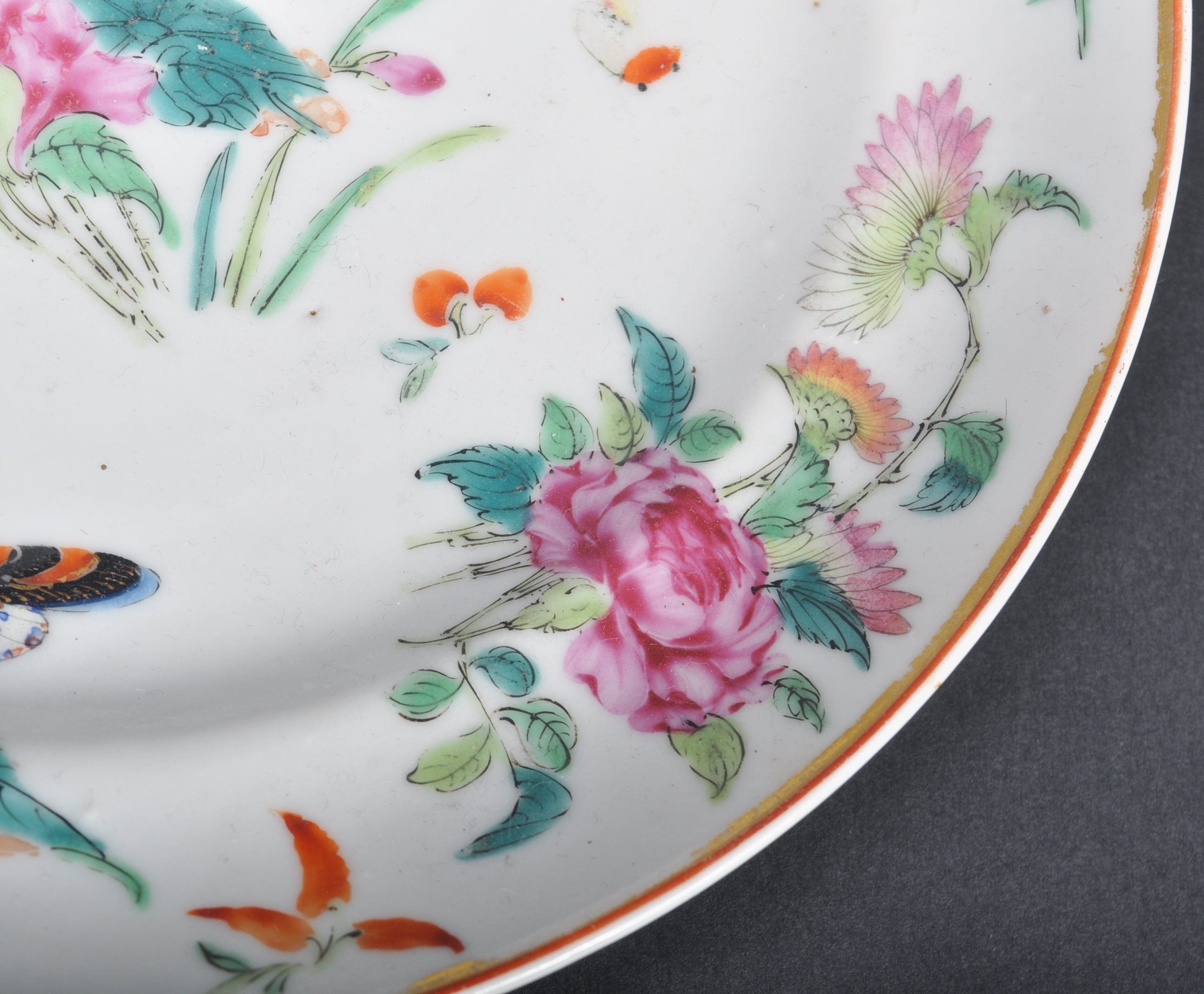 PAIR OF 18TH CENTURY FAMILLE ROSE QING DYNASTY CHINESE PLATES - Image 9 of 10