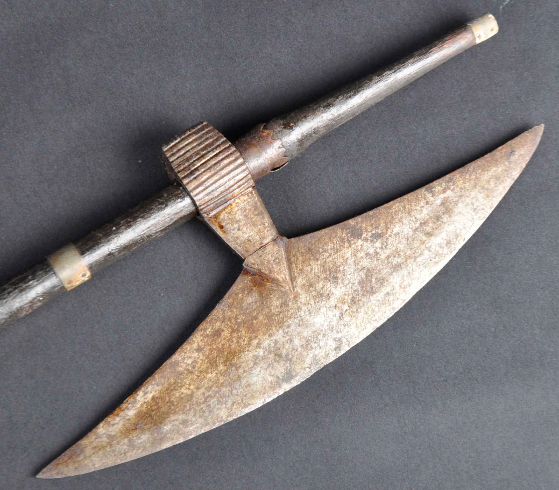 19TH CENTURY PERSIAN BULOVA STEEL WAR AXE - Image 2 of 4