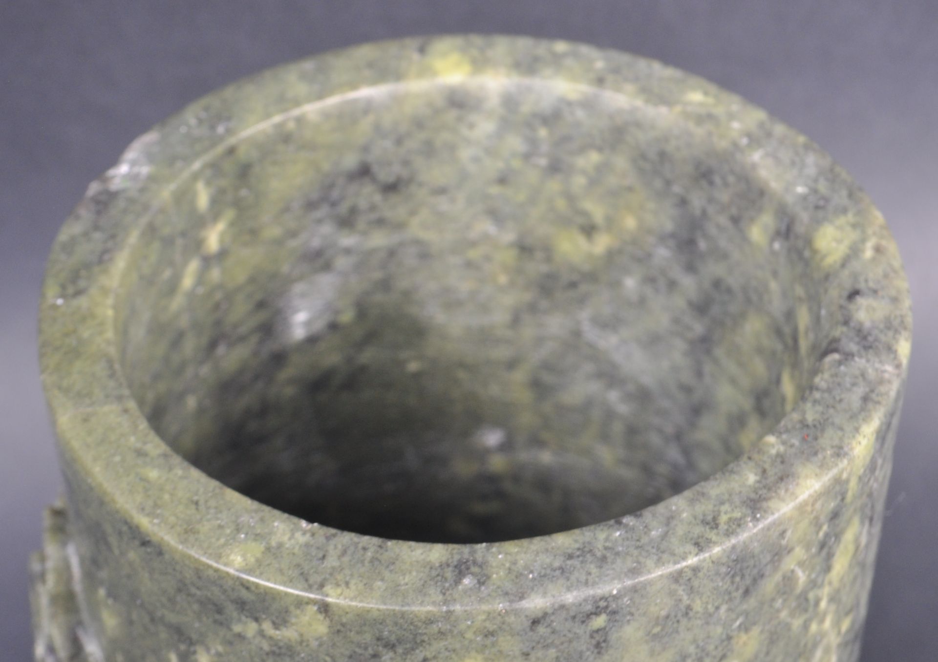 EARLY 20TH CENTURY CHINESE HARDSTONE BRUSH POT - Image 3 of 7