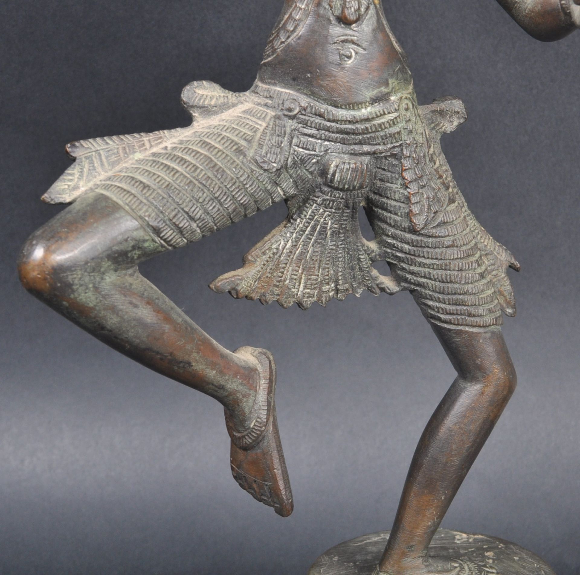 EARLY 20TH CENTURY HINDU BRONZE DANCING FIGURE - Image 8 of 10