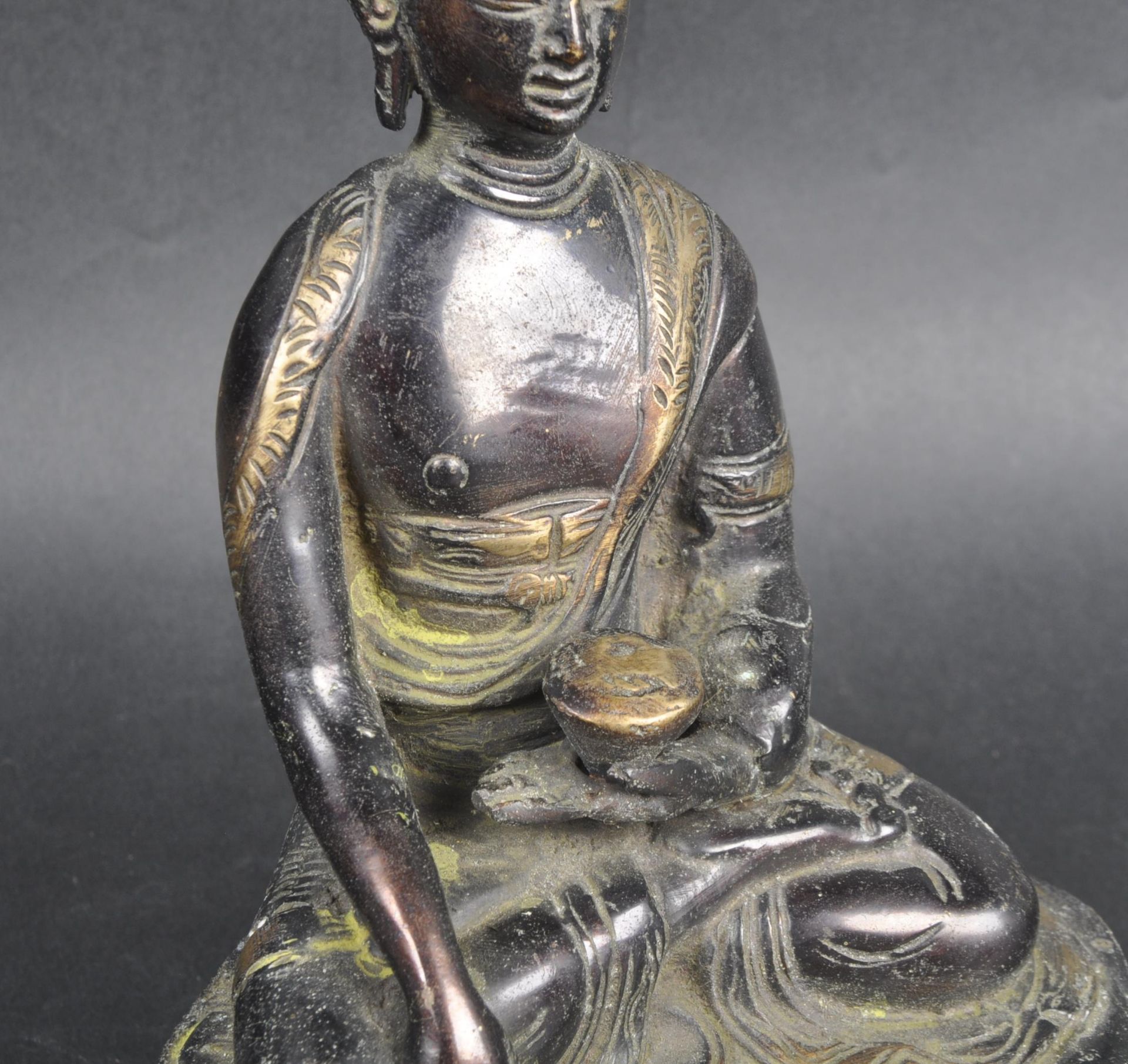 18TH CENTURY CHINESE BRONZE DOUBLE LOTUS BUDDHA - Image 6 of 7