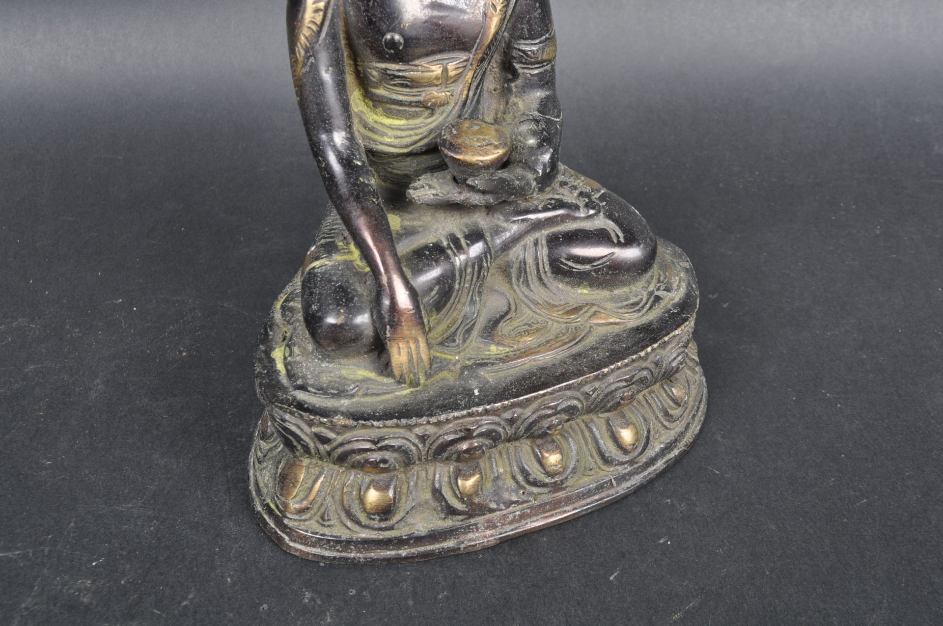 18TH CENTURY CHINESE BRONZE DOUBLE LOTUS BUDDHA - Image 7 of 7