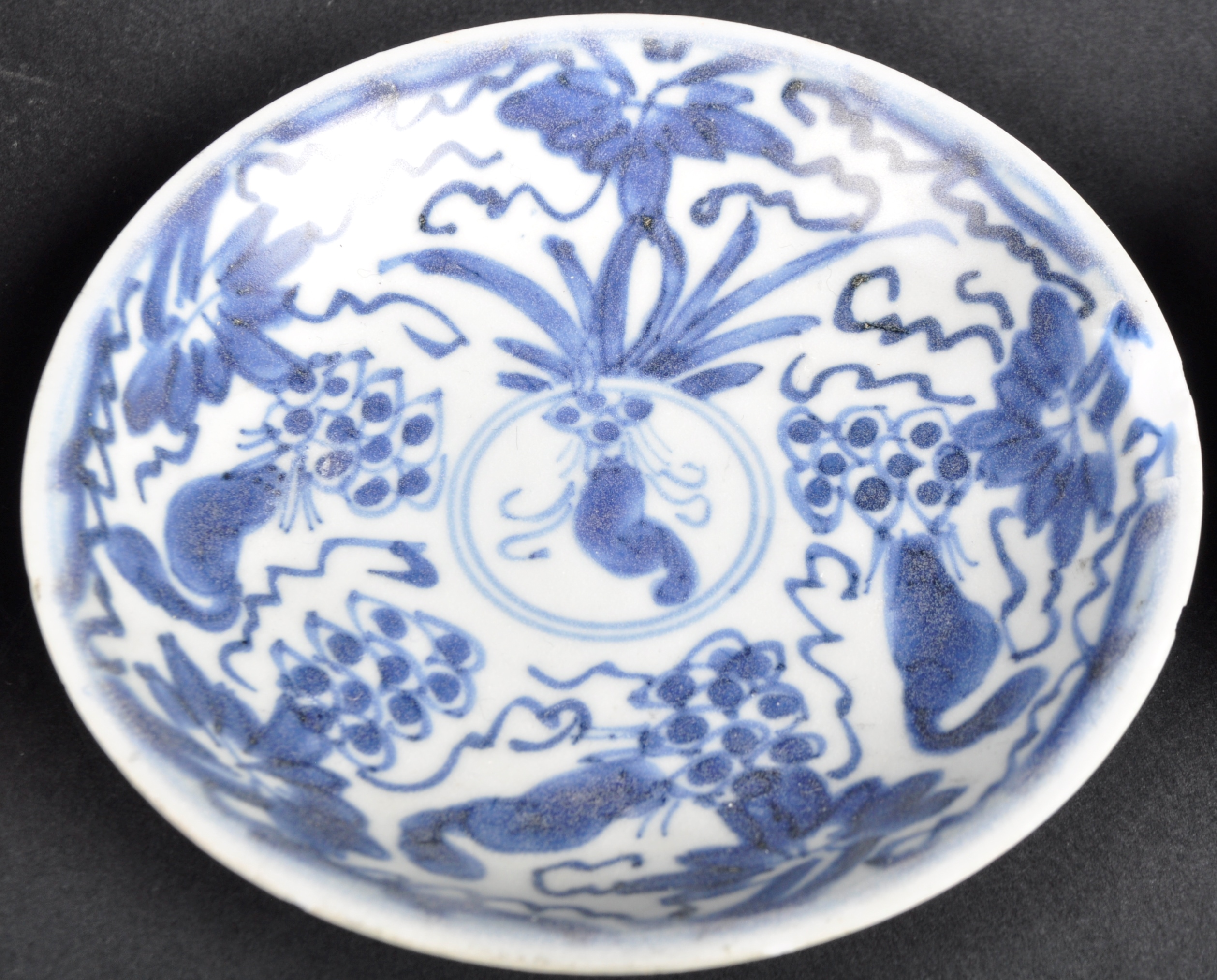 COLLECTION OF 17TH CENTURY CHINESE MING DYNASTY PORCELAIN - Image 5 of 8