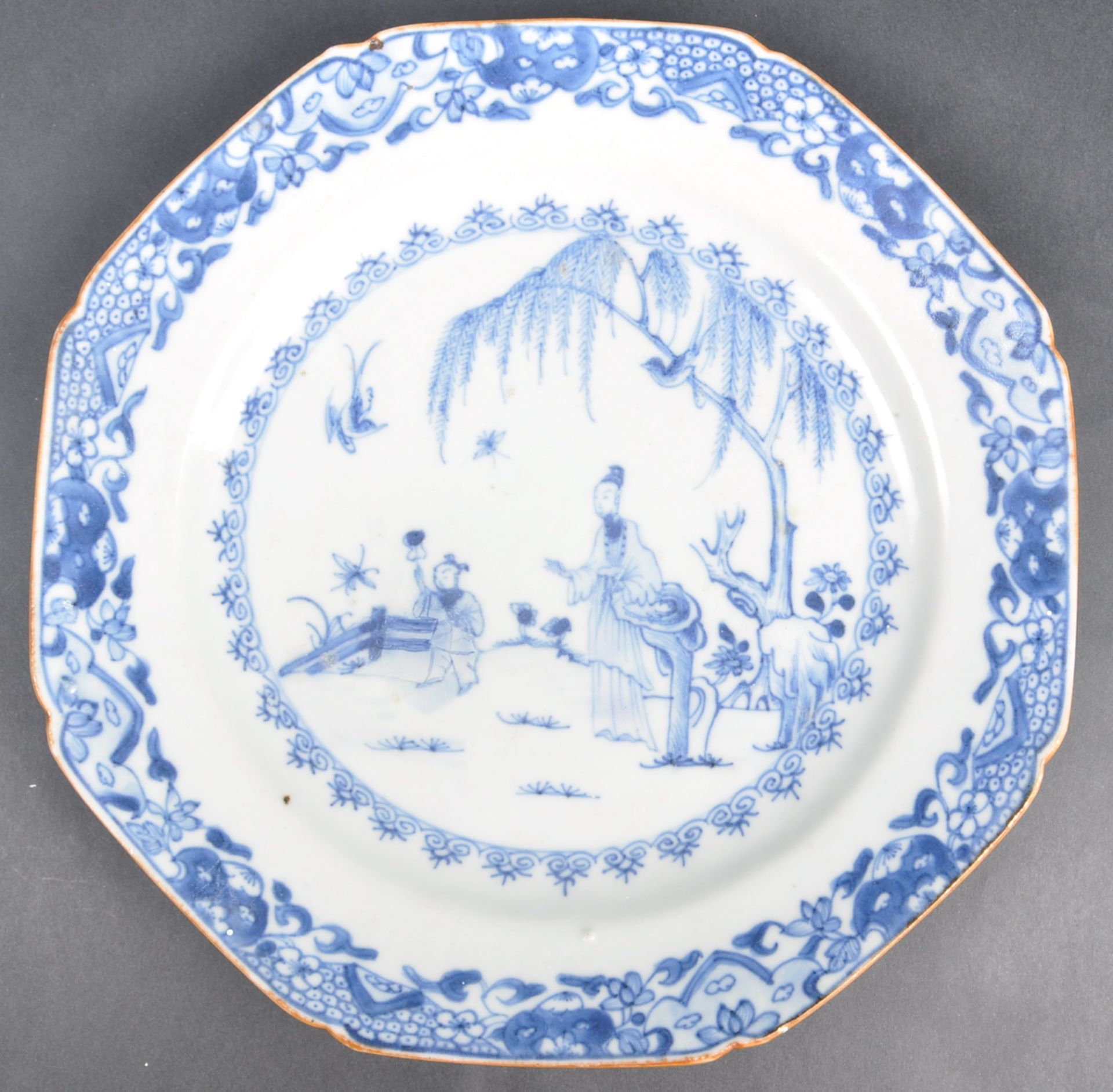18TH CENTURY CHINESE QIANLONG PERIOD BLUE & WHITE PLATE