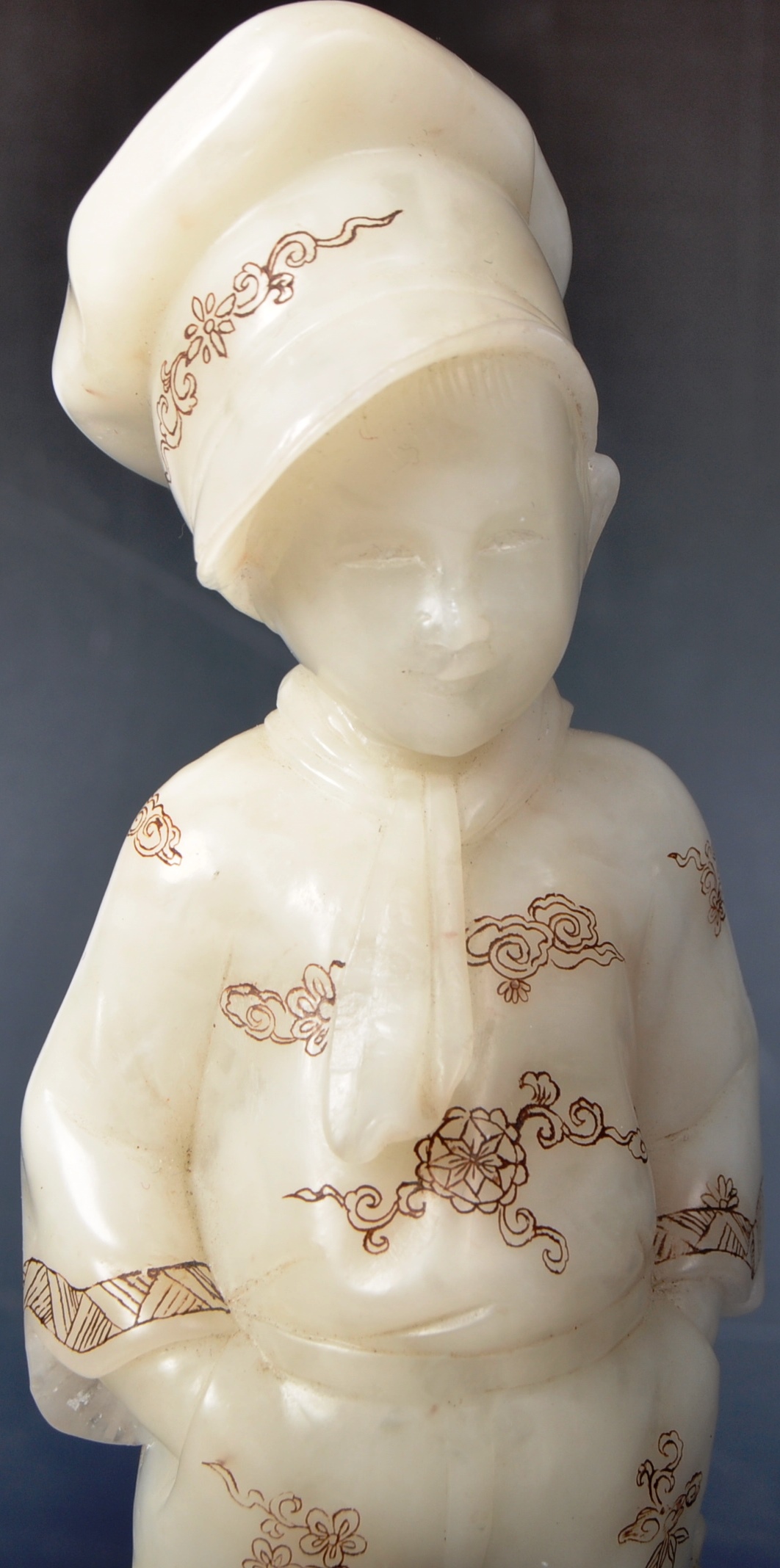 EARLY 20TH CENTURY CHINESE HARDSTONE BOY FIGURINE - Image 3 of 8