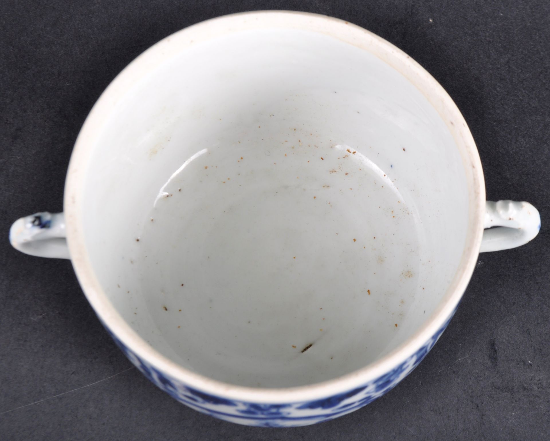 EARLY 19TH CENTURY CHINESE BLUE & WHITE CAUDLE CUP - Image 4 of 10