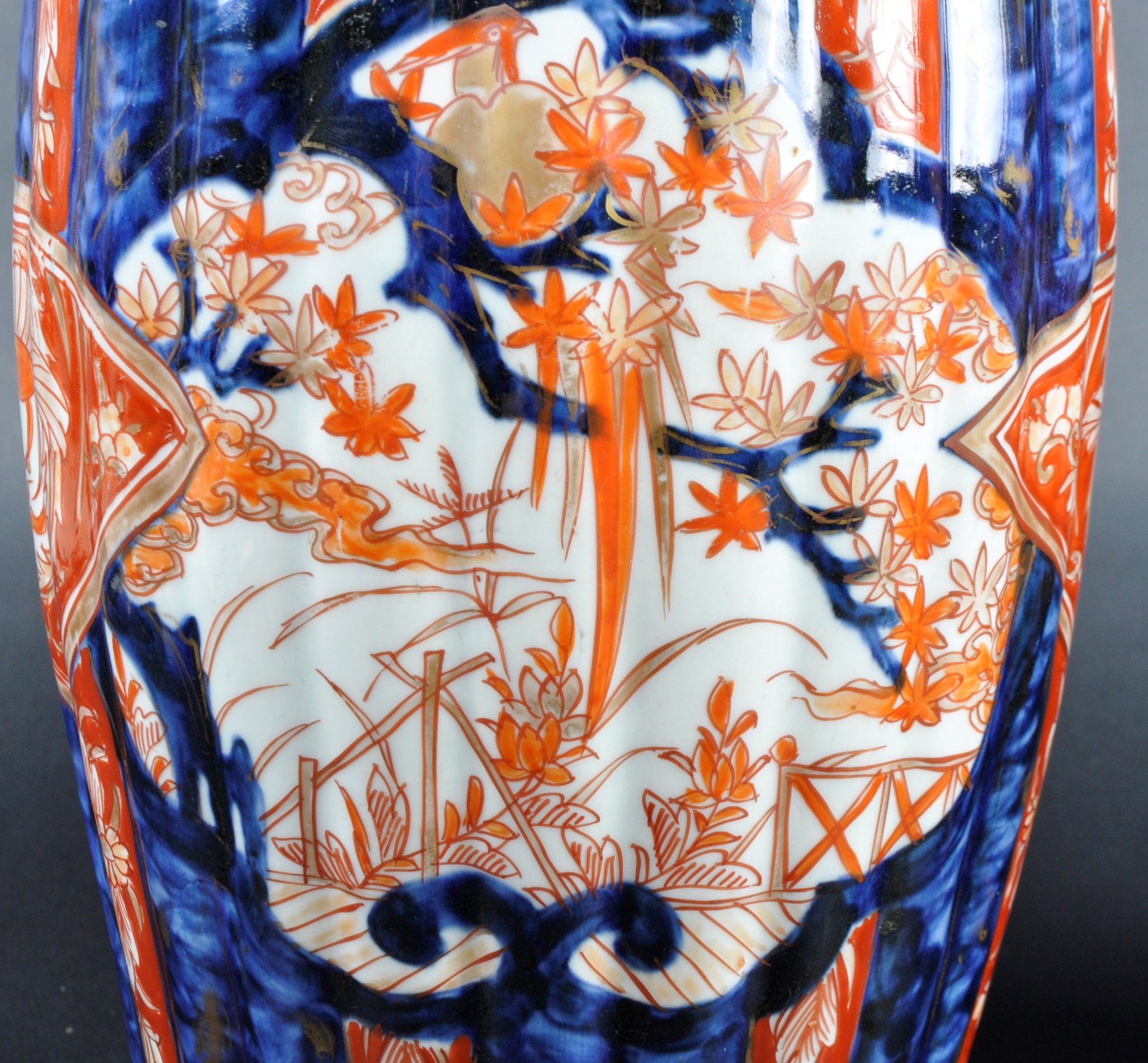 PAIR OF 19TH CENTURY JAPANESE MEIJI IMARI FLUTED VASES - Image 5 of 10