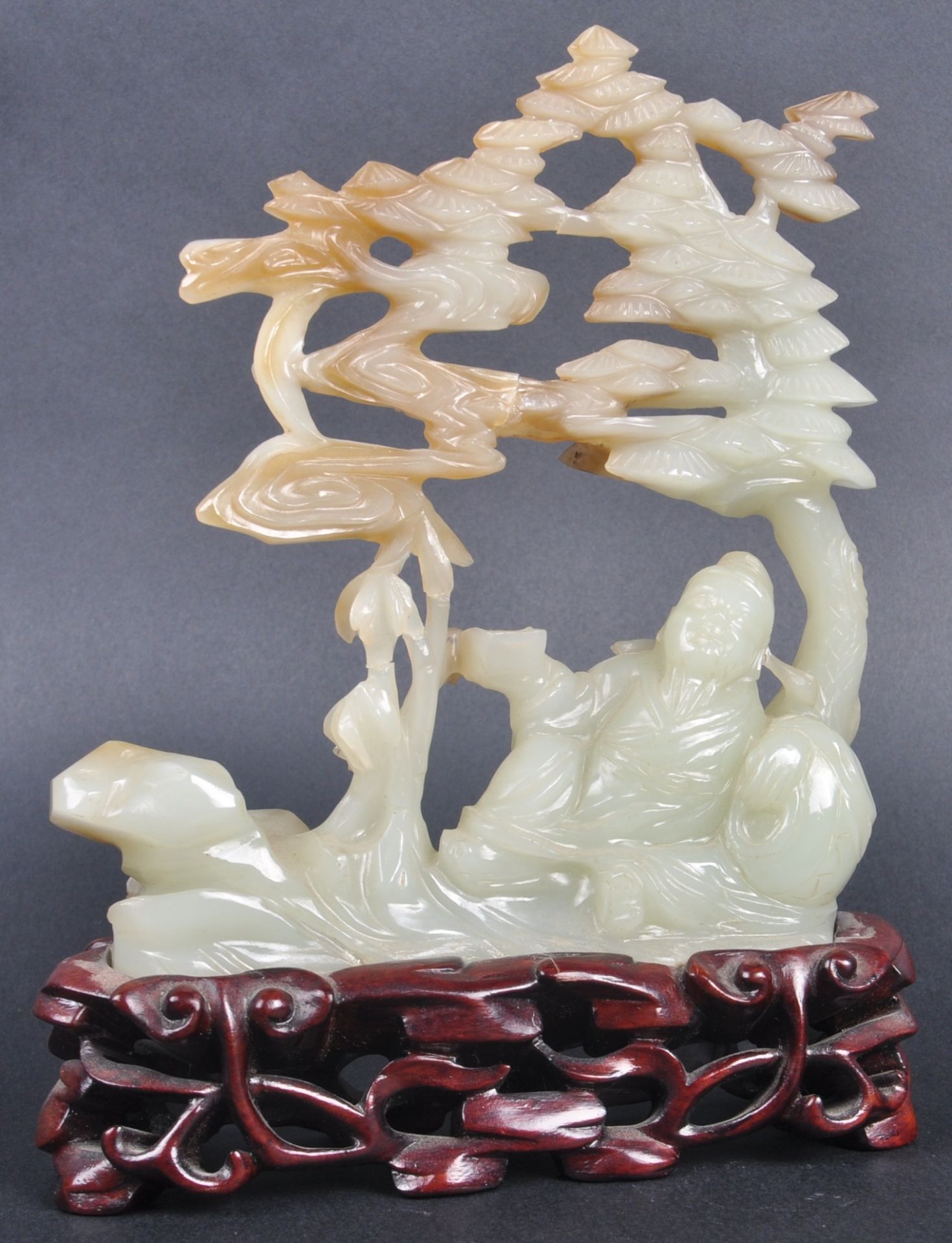 19TH CENTURY CHINESE HAND CARVED JADE FIGURINE