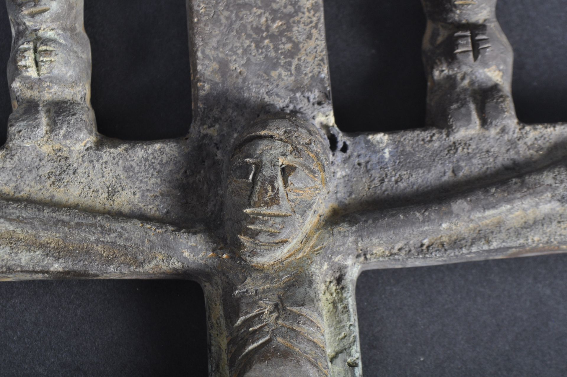 19TH CENTURY BRONZE BAKONGO CRUCIFIX - Image 6 of 8