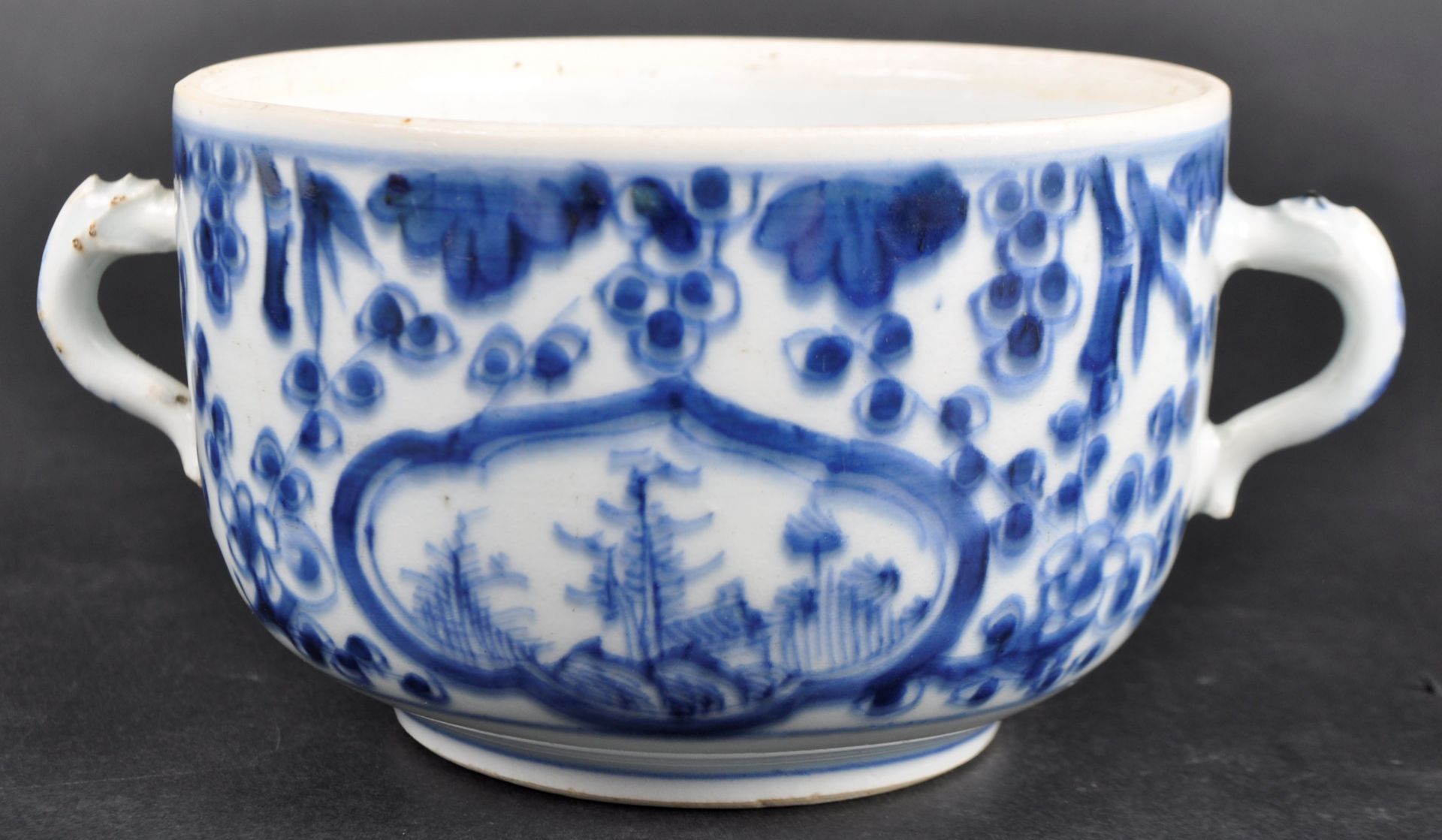 EARLY 19TH CENTURY CHINESE BLUE & WHITE CAUDLE CUP - Bild 9 aus 10