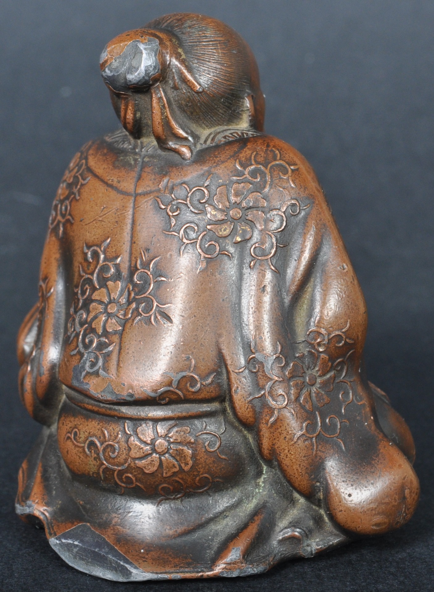 19TH CENTURY CHINESE FIGURINE OF AN IMMORTAL - Image 5 of 6