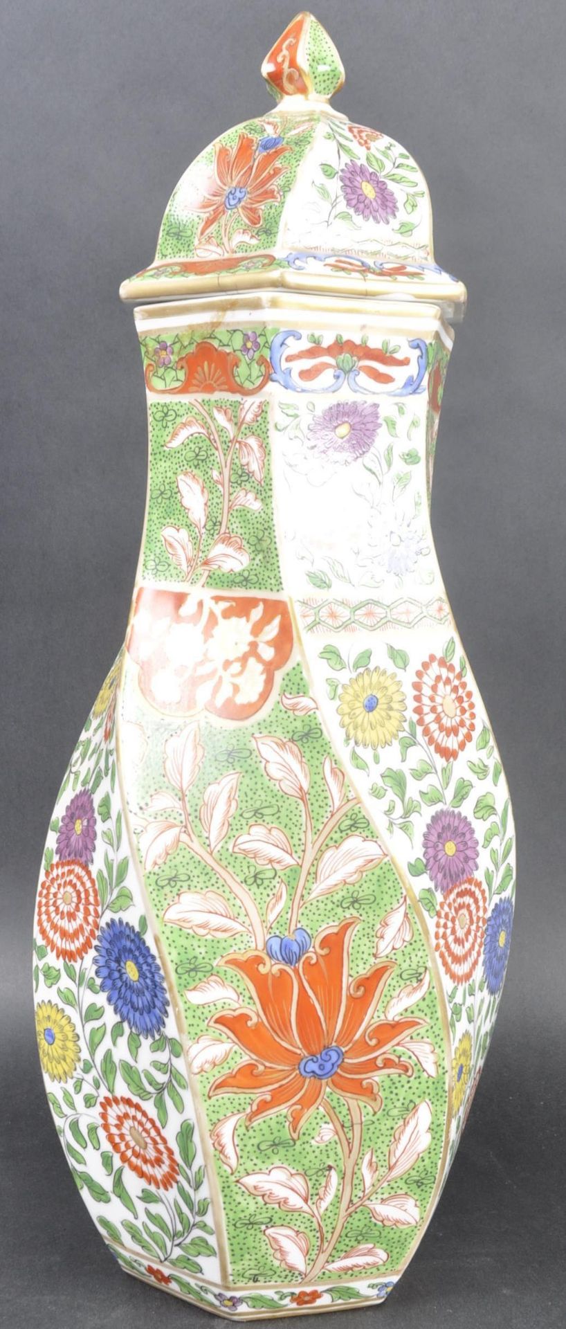 19TH CENTURY CHINESE WUCAI DECORATED TWISTED VASE - Image 6 of 10