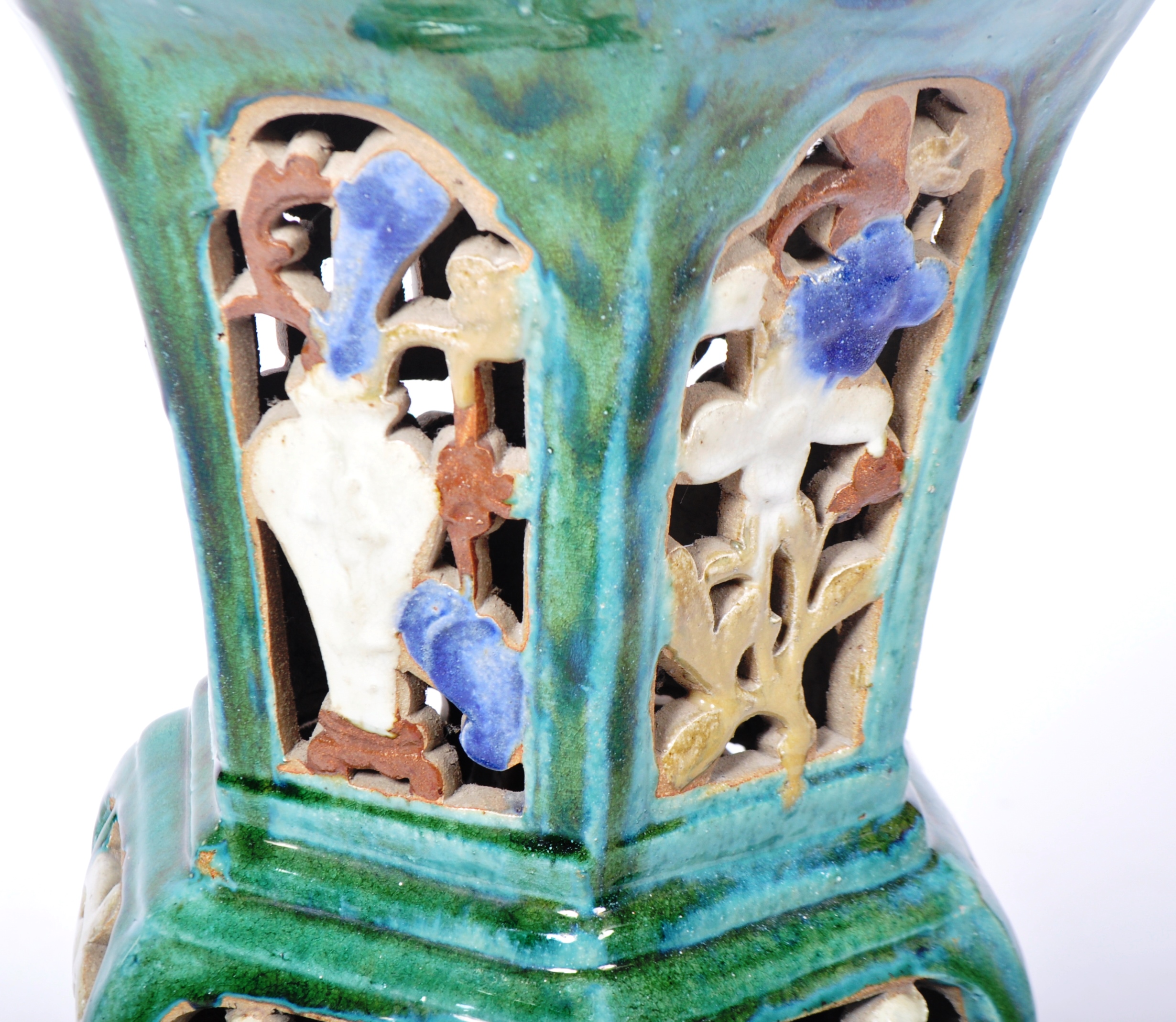 19TH CENTURY CHINESE SANCAI GLAZED PEDESTAL - Image 4 of 9