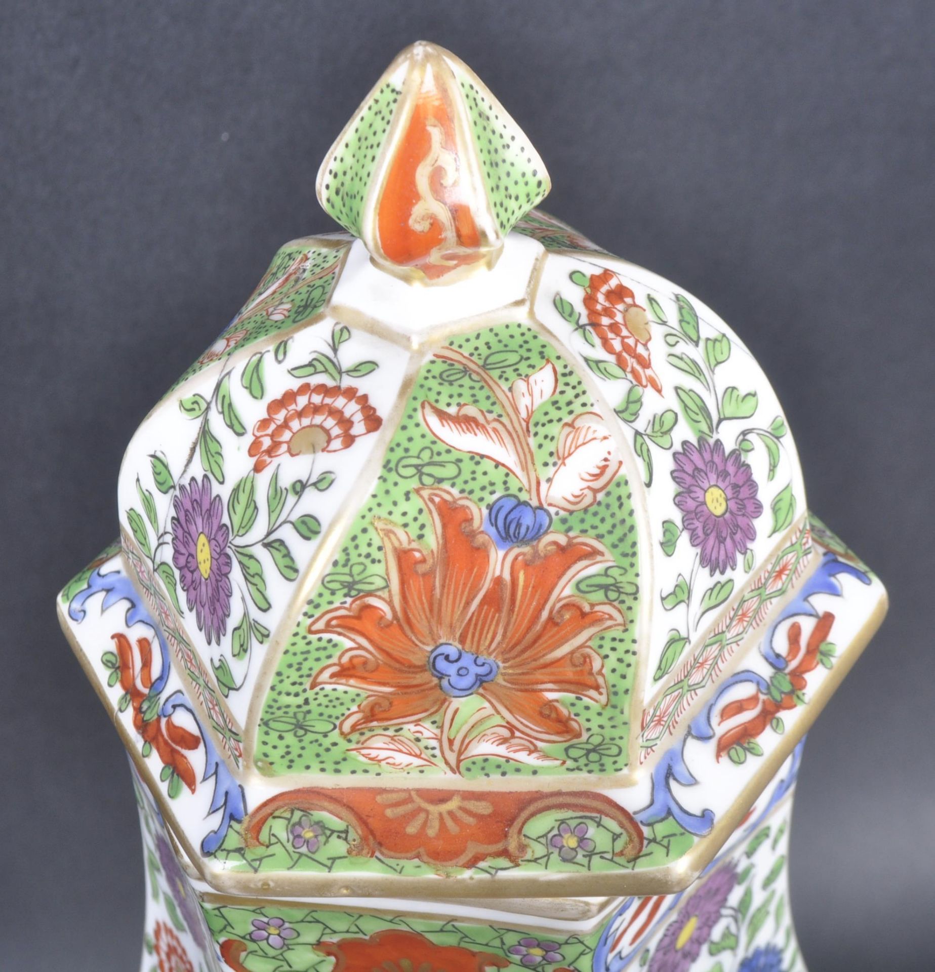 19TH CENTURY CHINESE WUCAI DECORATED TWISTED VASE - Image 3 of 10