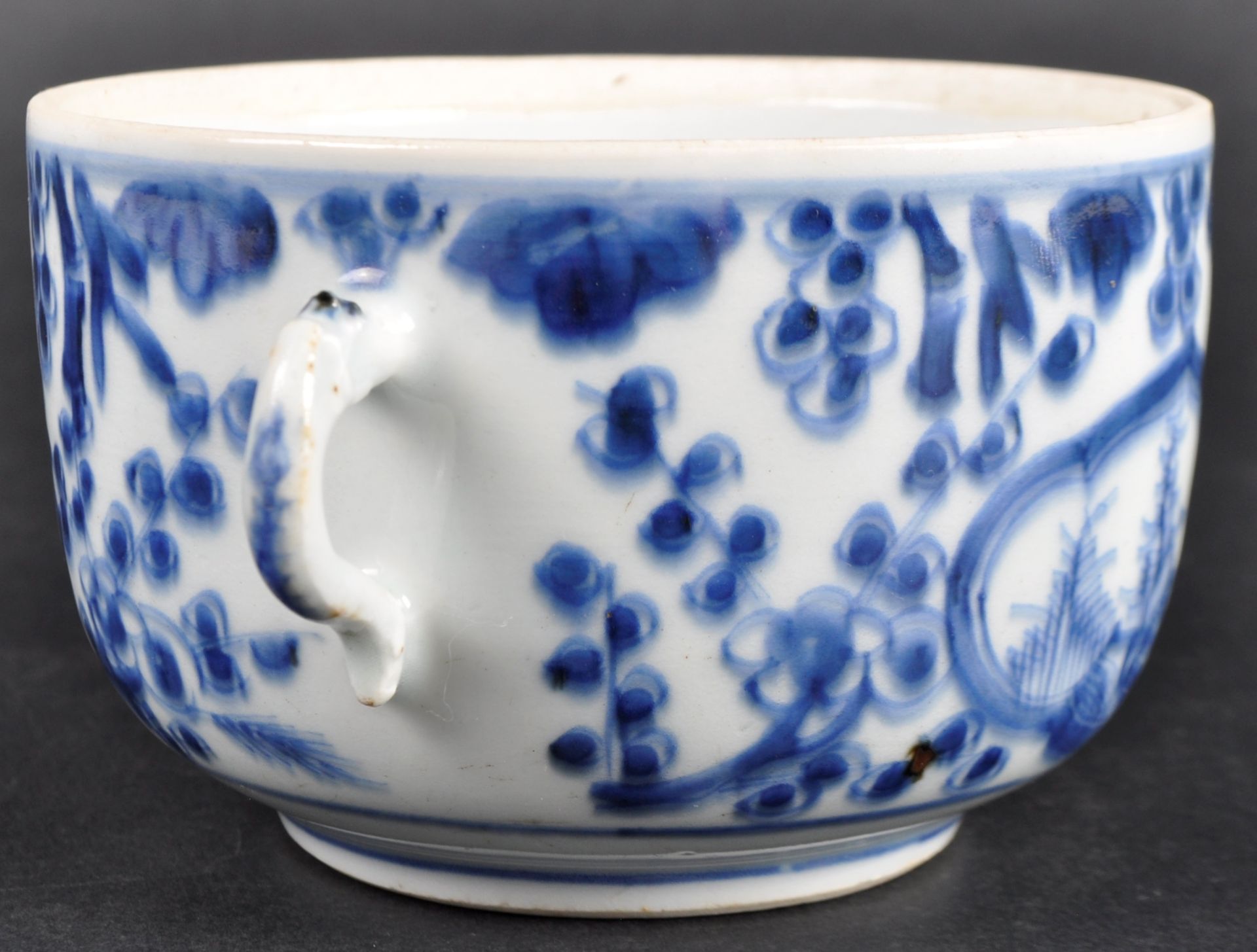 EARLY 19TH CENTURY CHINESE BLUE & WHITE CAUDLE CUP - Image 8 of 10