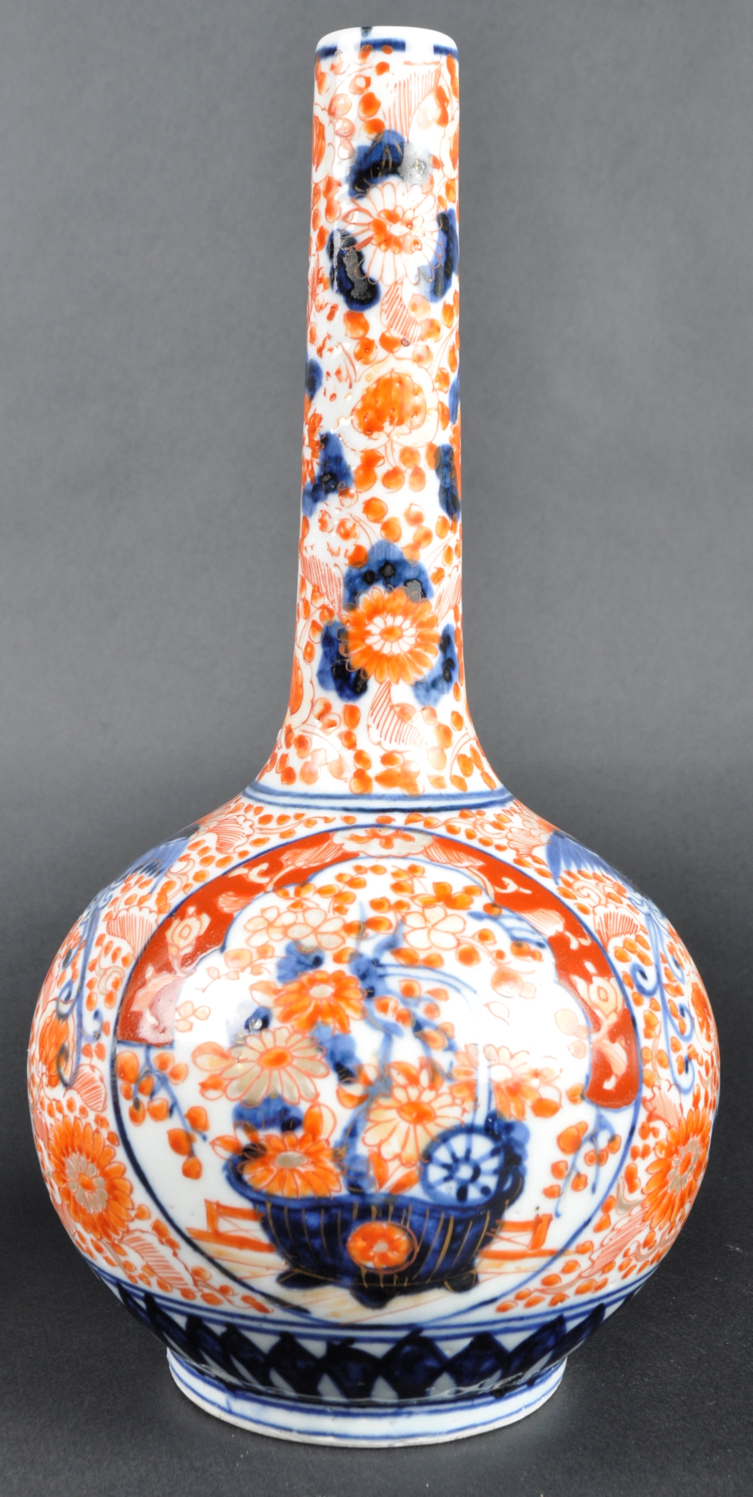 PAIR OF 19TH CENTURY JAPANESE MEIJI IMARI BOTTLE VASES - Image 5 of 8