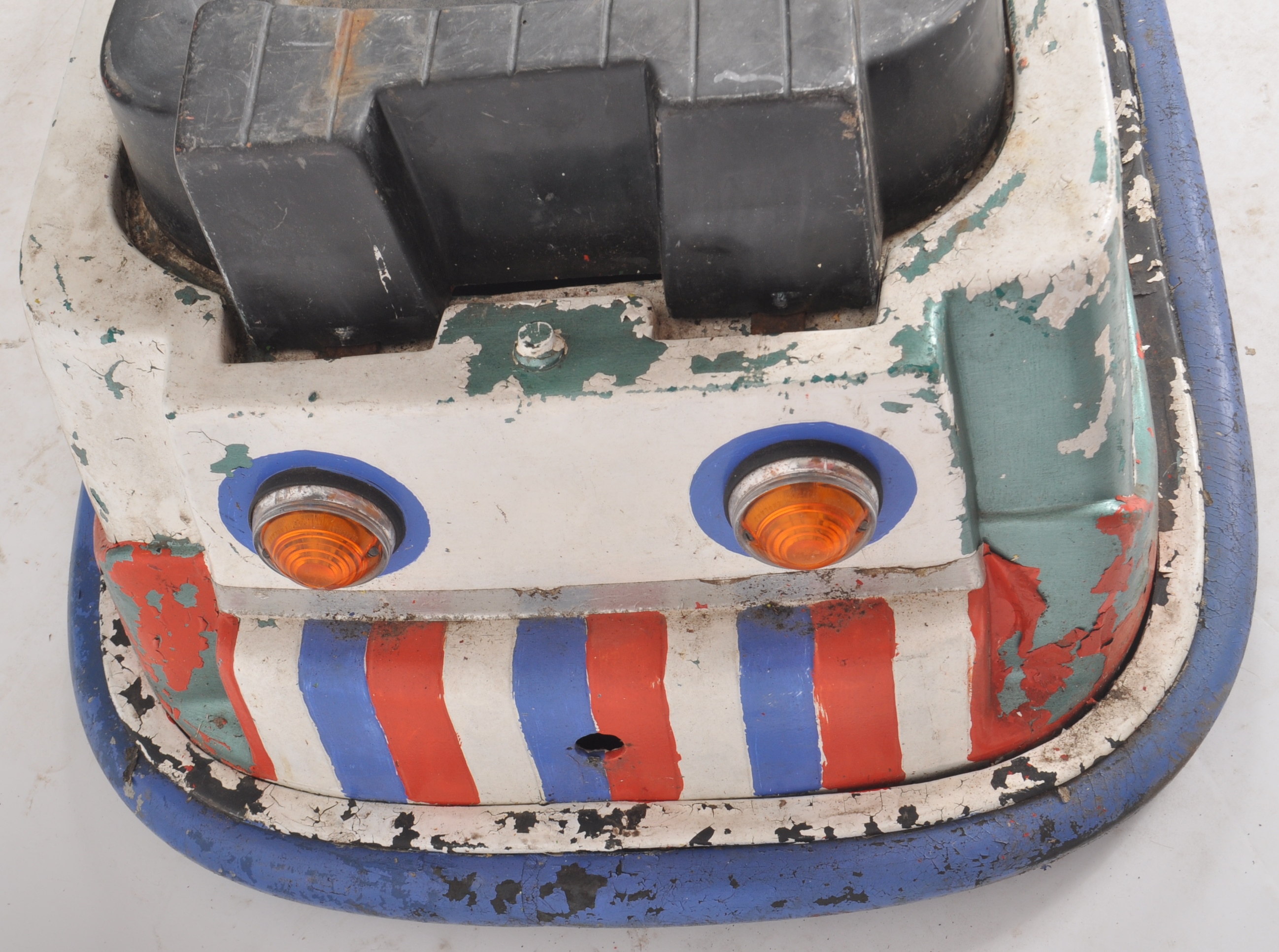 DODGEMS - A VINTAGE FAIRGROUND BUMPER CAR - Image 8 of 10