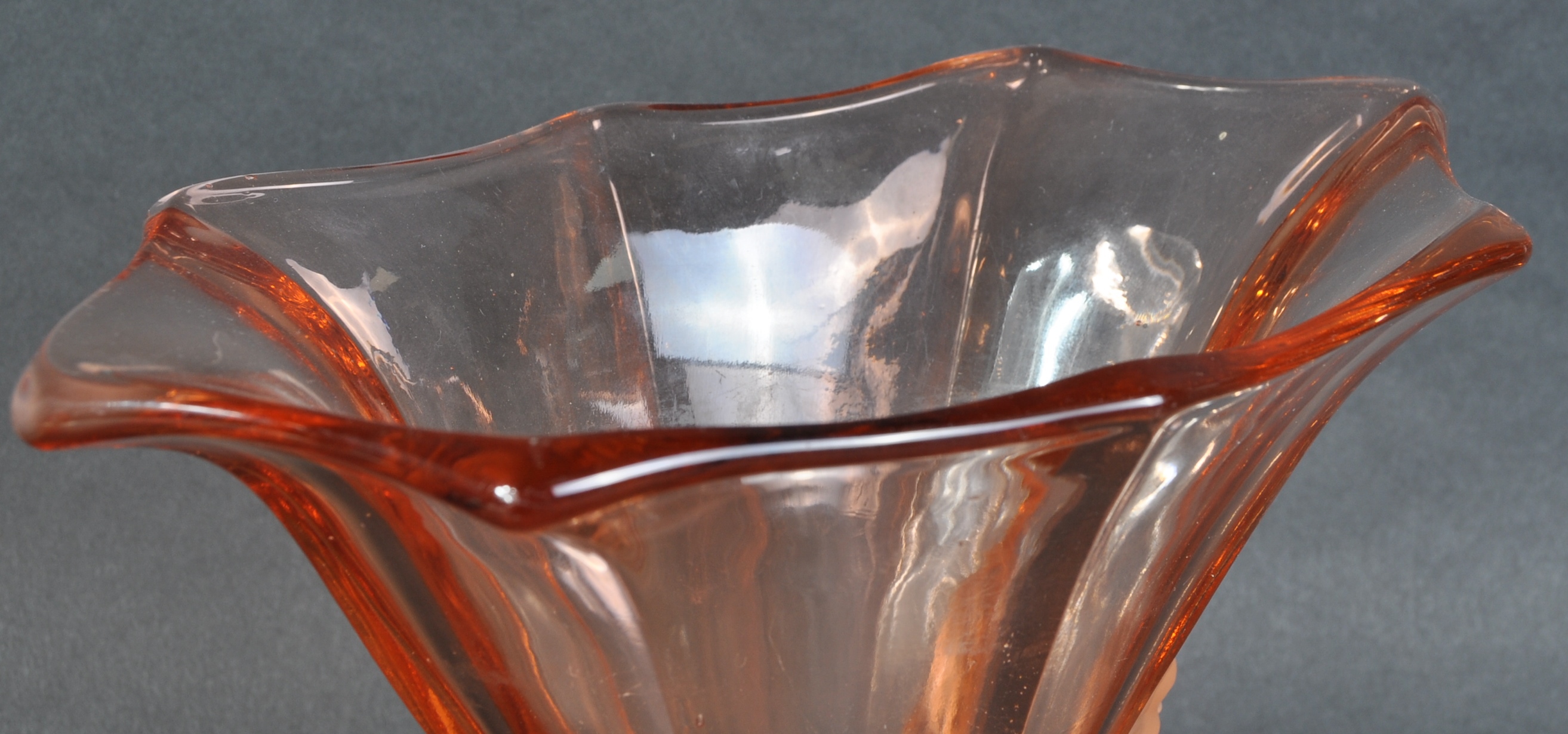 WALTHER & SOHNE - VINTAGE ART DECO PEACH GLASS VASE - Image 3 of 6