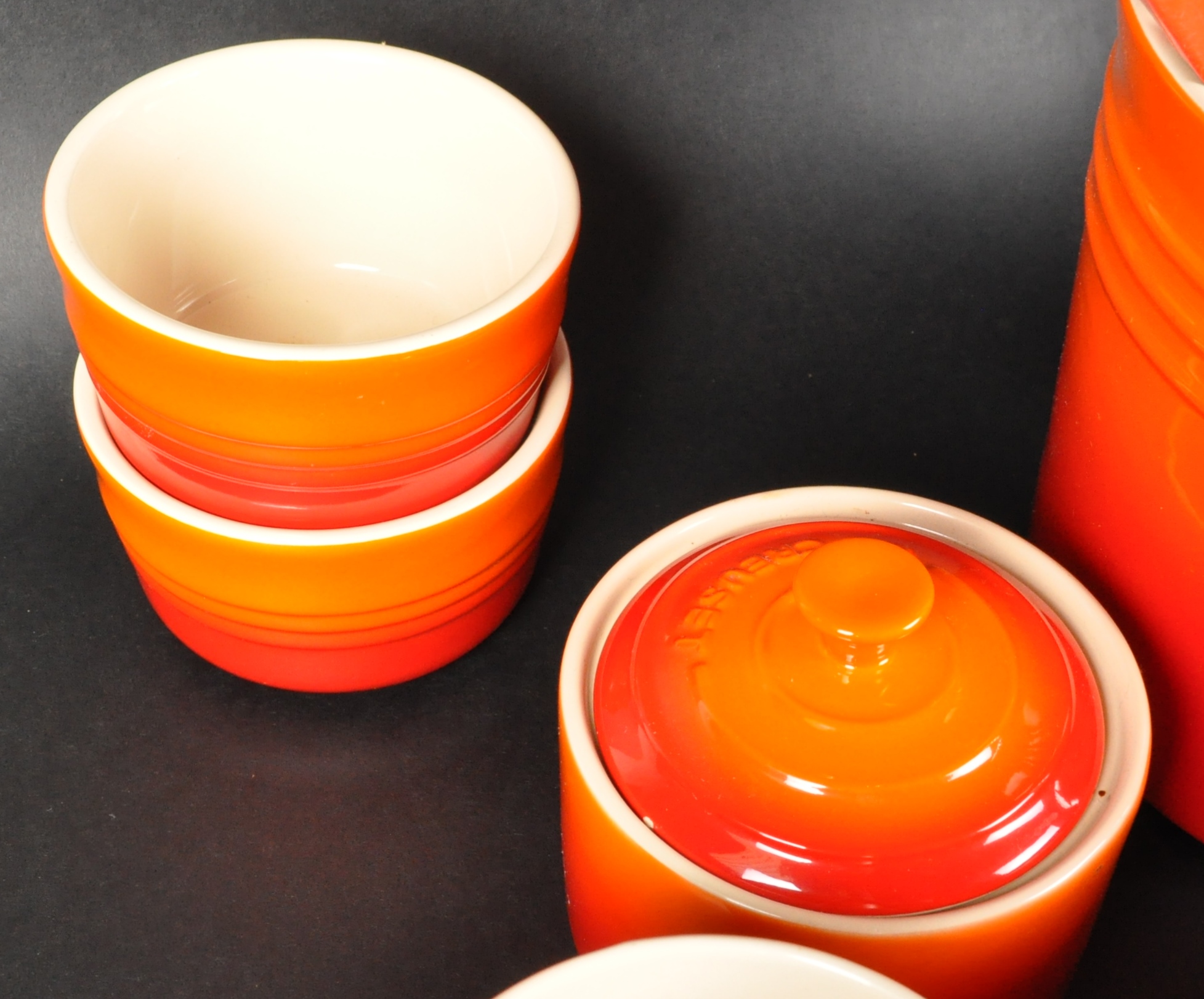 LE CREUSET - SELECTION OF CERAMIC KITCHEN TABLEWARES - Image 4 of 12