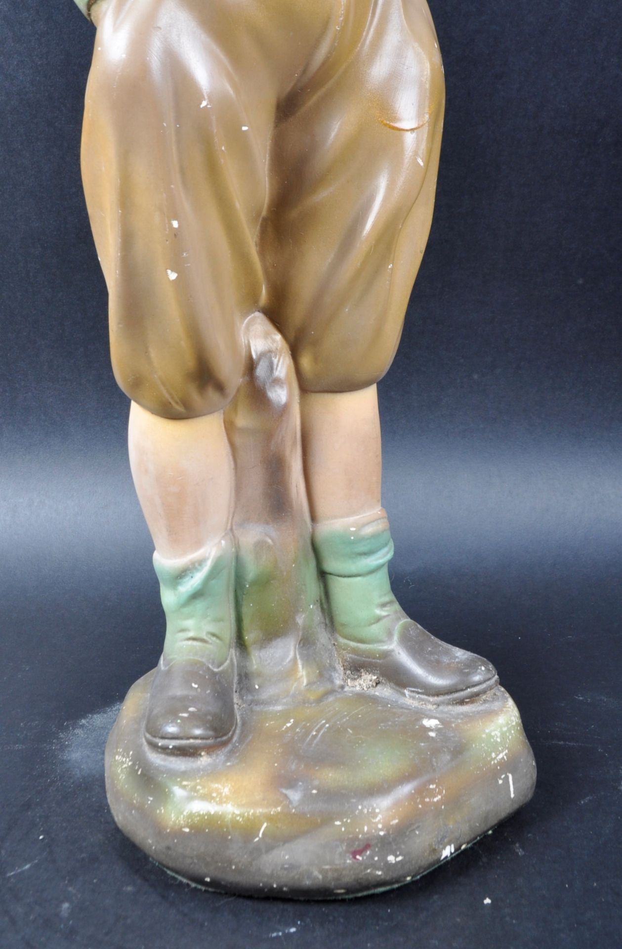 VINTAGE ART DECO CHALKWARE FIGURE OF A YOUNG BOY - Image 5 of 9