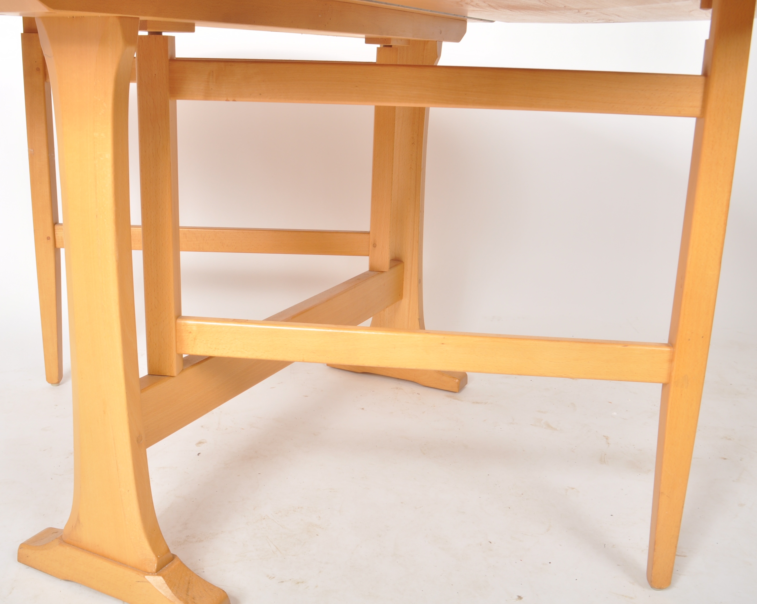 LUCIAN ERCOLANI MODEL 610 WINDSOR BEECH AND ELM TABLE - Image 6 of 9