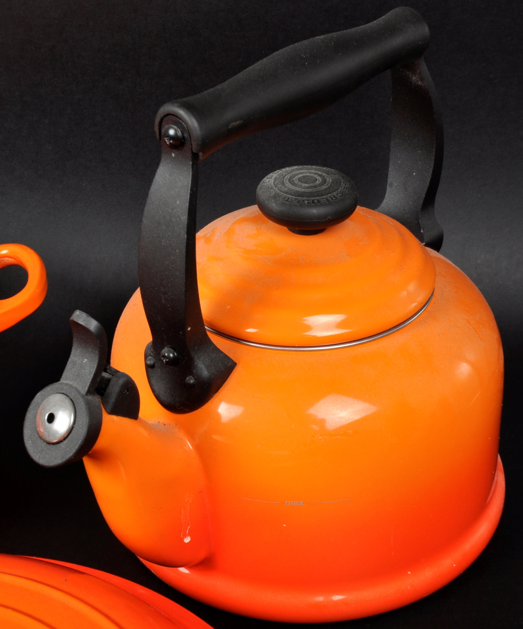 LE CREUSET - SELECTION OF CAST IRON KITCHEN COOKING UTENSILS - Image 5 of 10