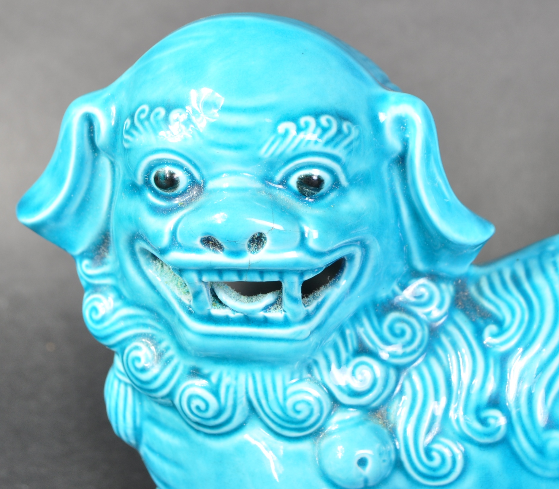 MATCHING PAIR OF BLUE GLAZED CERAMIC DOGS OF FOE - Image 2 of 7