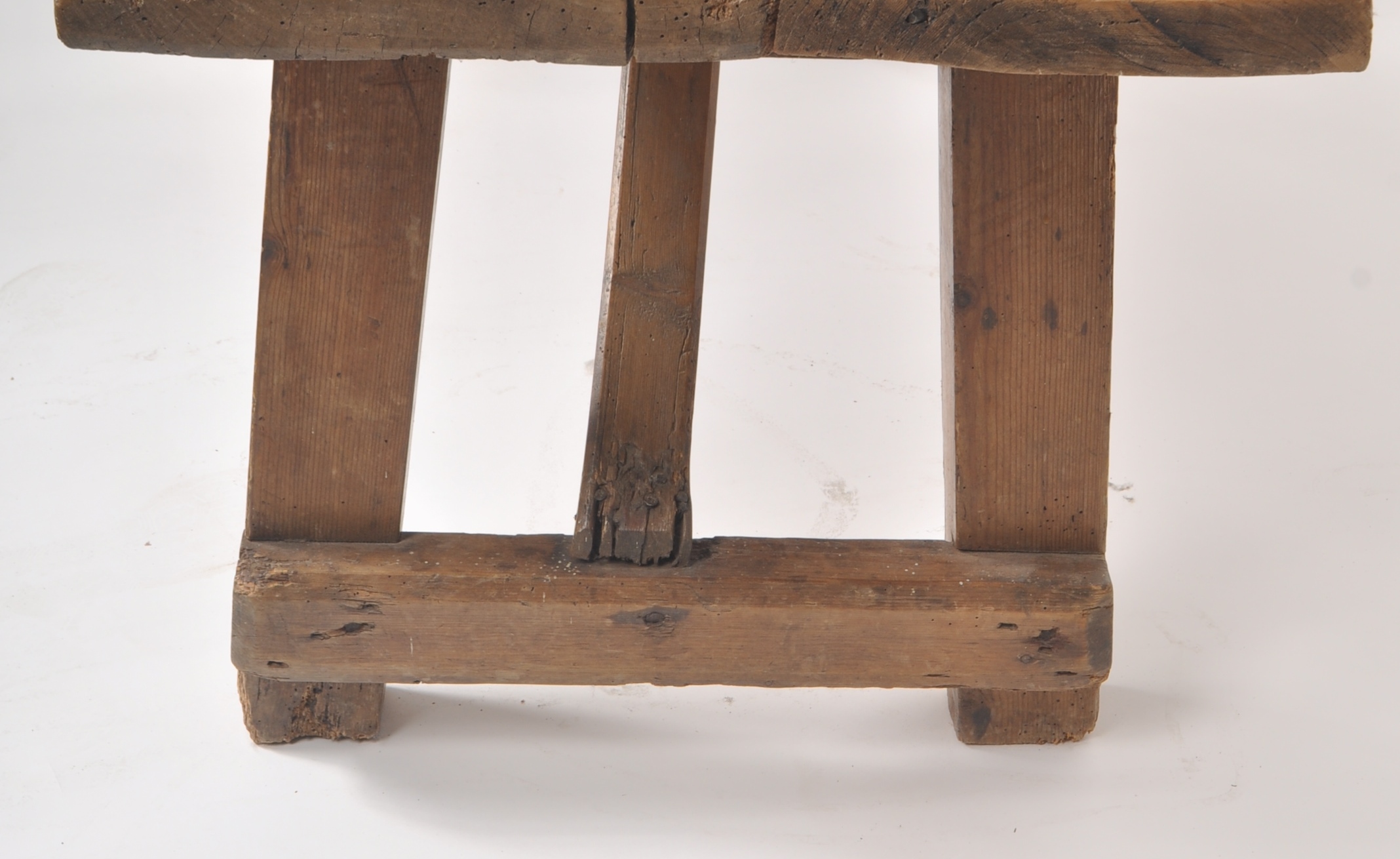 19TH CENTURY SOLID ELM TOPPED COFFEE TABLE / LOW TABLE - Image 4 of 5