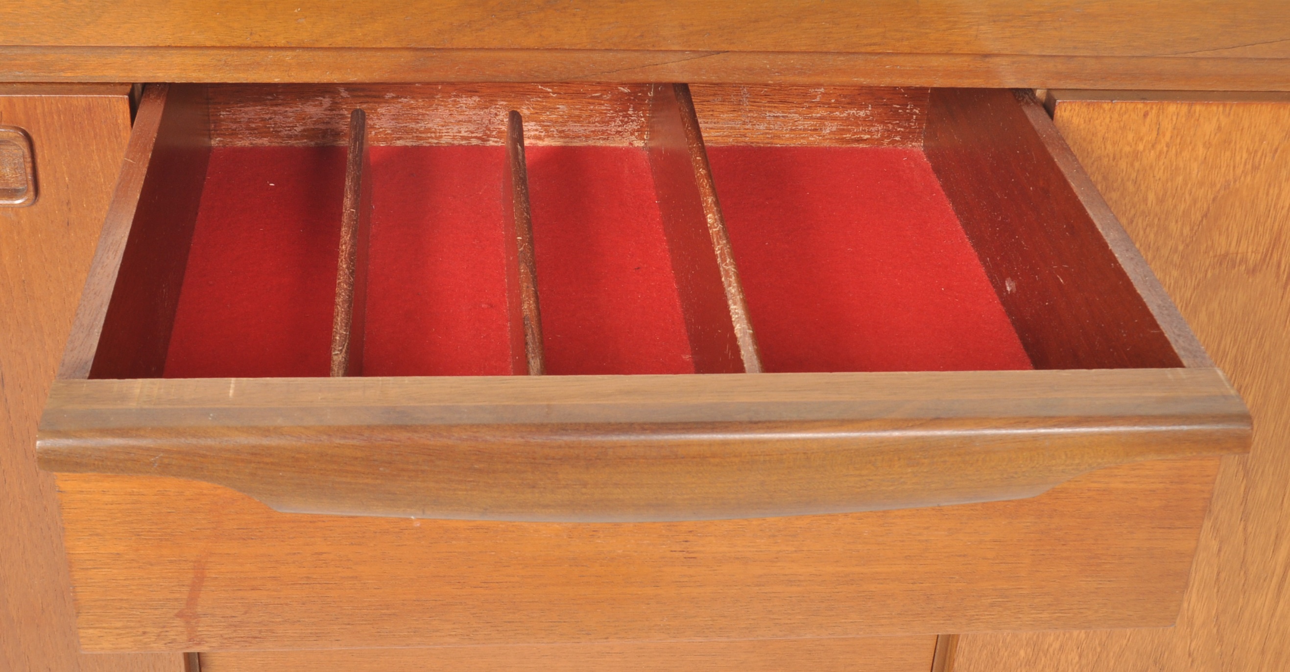 GREAVES & THOMAS - RETRO TEAK WOOD SIDEBOARD CREDENZA - Image 3 of 7