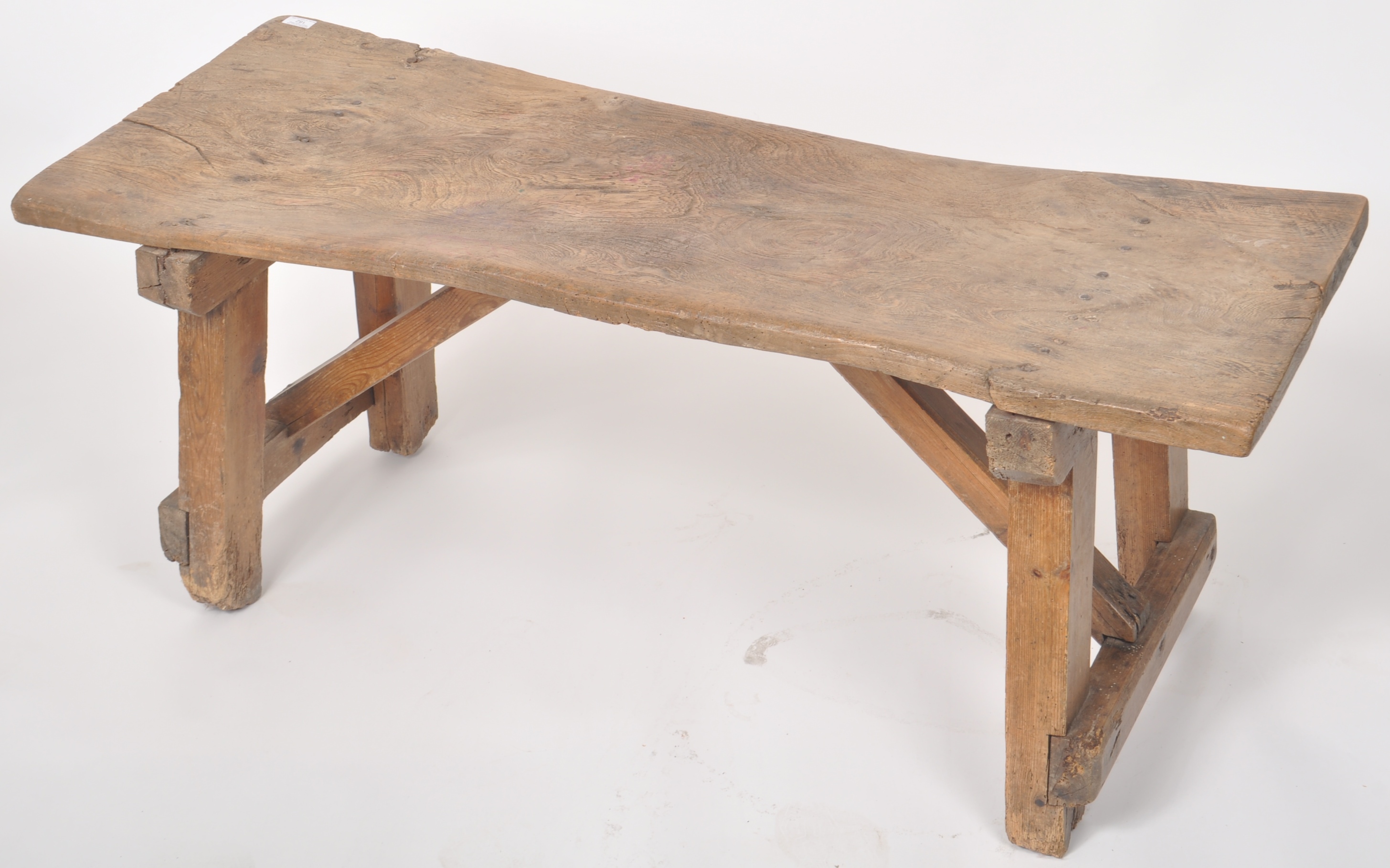 19TH CENTURY SOLID ELM TOPPED COFFEE TABLE / LOW TABLE - Image 2 of 5