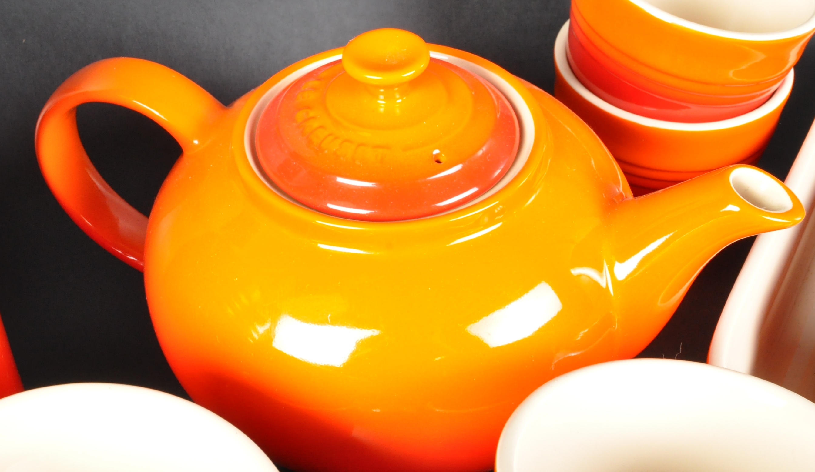 LE CREUSET - SELECTION OF CERAMIC KITCHEN TABLEWARES - Image 6 of 12
