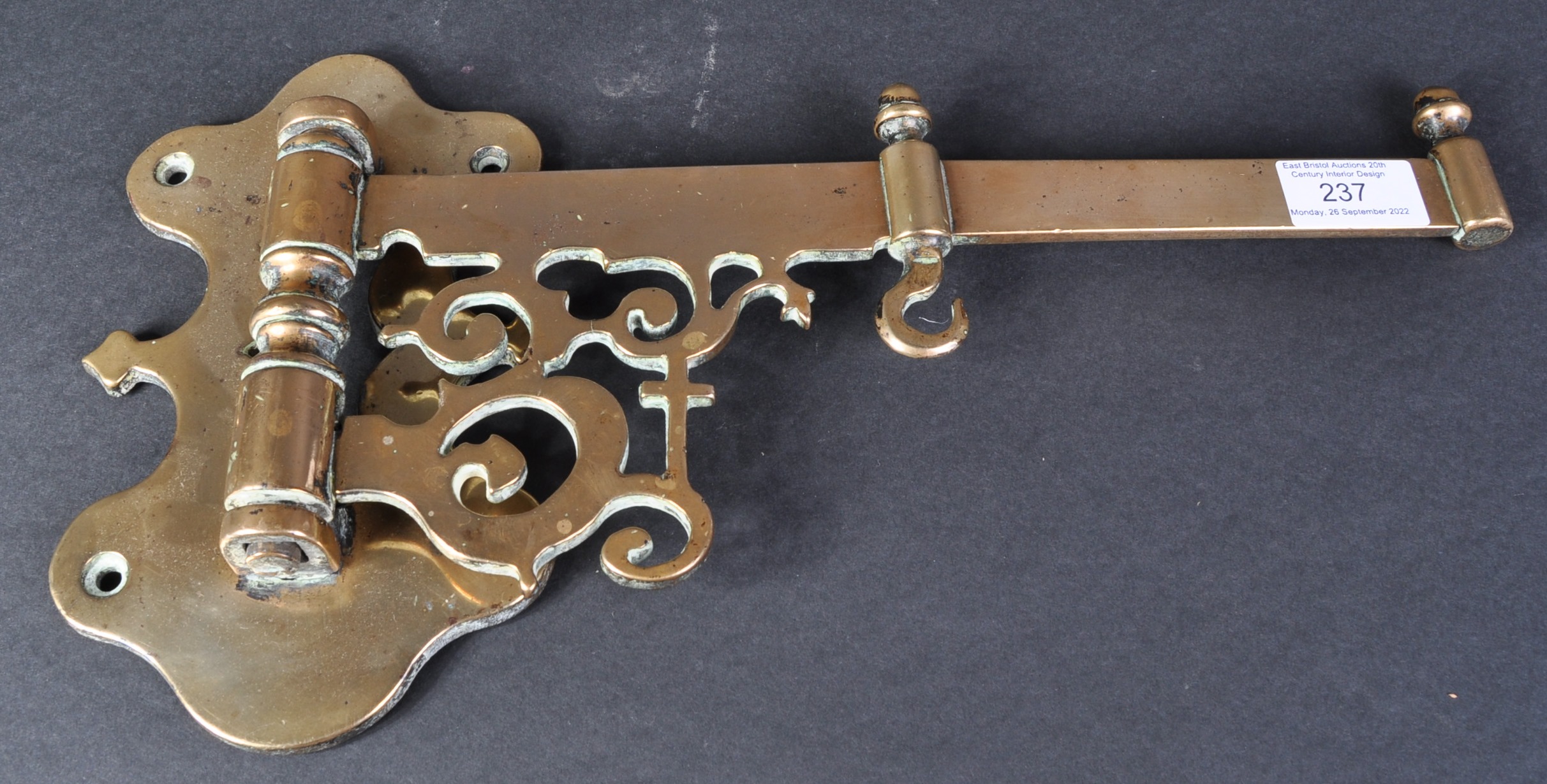 19TH CENTURY VICTORIAN SOLID BRONZE LANTERN / LIGHT BRACKET - Image 4 of 4