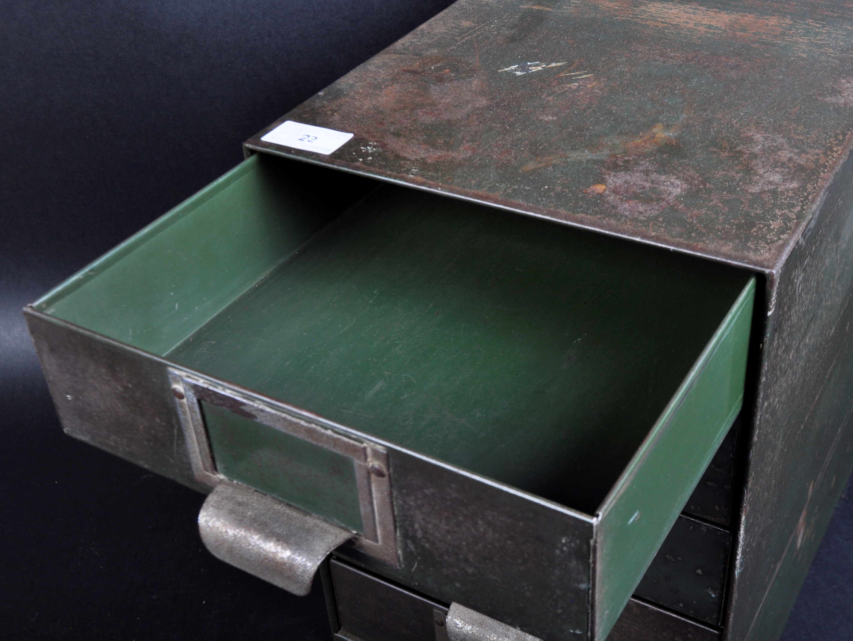 VINTAGE EARLY 20TH CENTURY MILITARY METAL INDEX FILING CABINET - Image 4 of 5