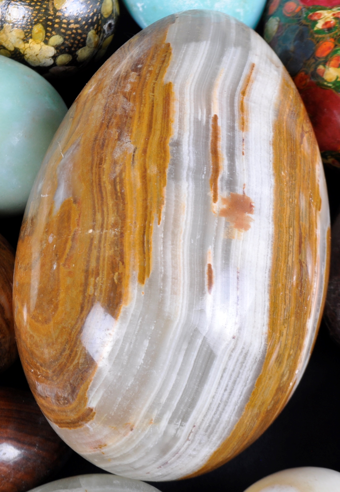 LARGE COLLECTION OF 90 MARBLE / MINERAL EGGS - Bild 6 aus 7